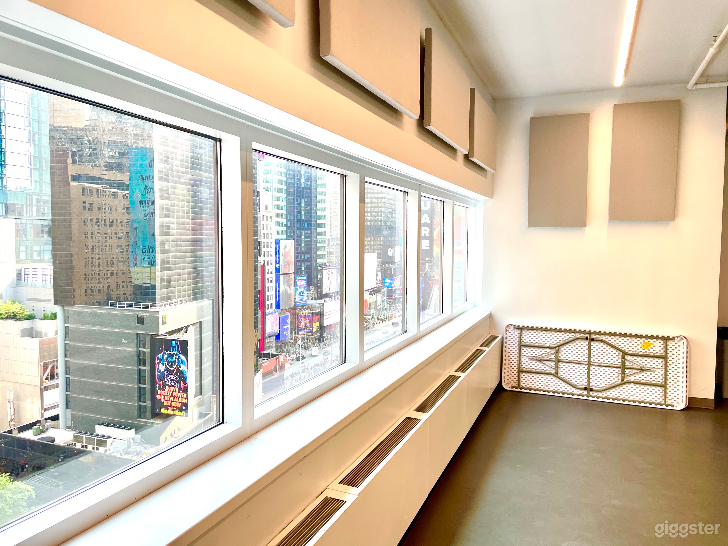 MEDIUM Film/TV Production Studio (STUDIO 12G) Photo 2