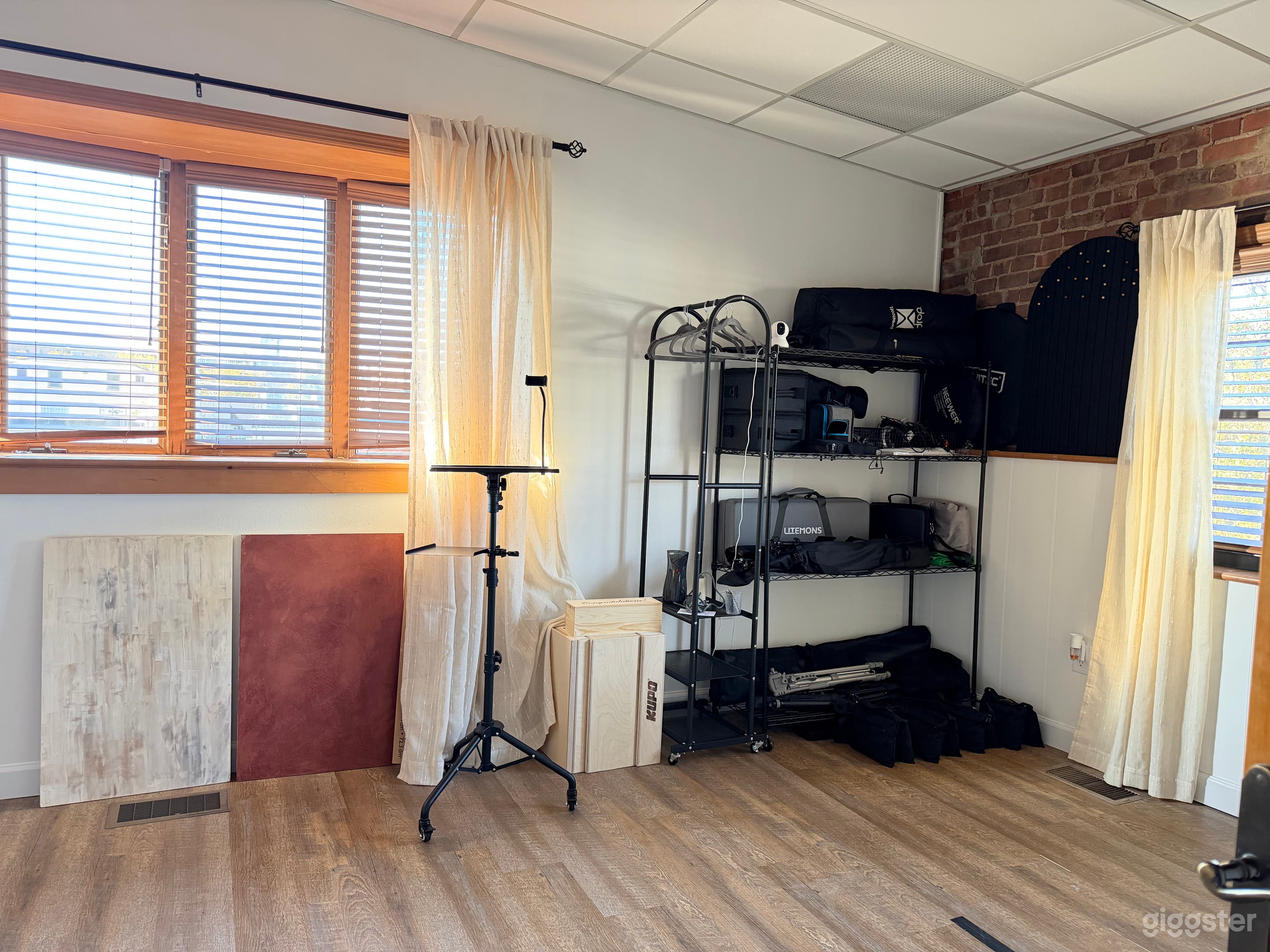 Convenient Photo & Podcast Studio Photo 4