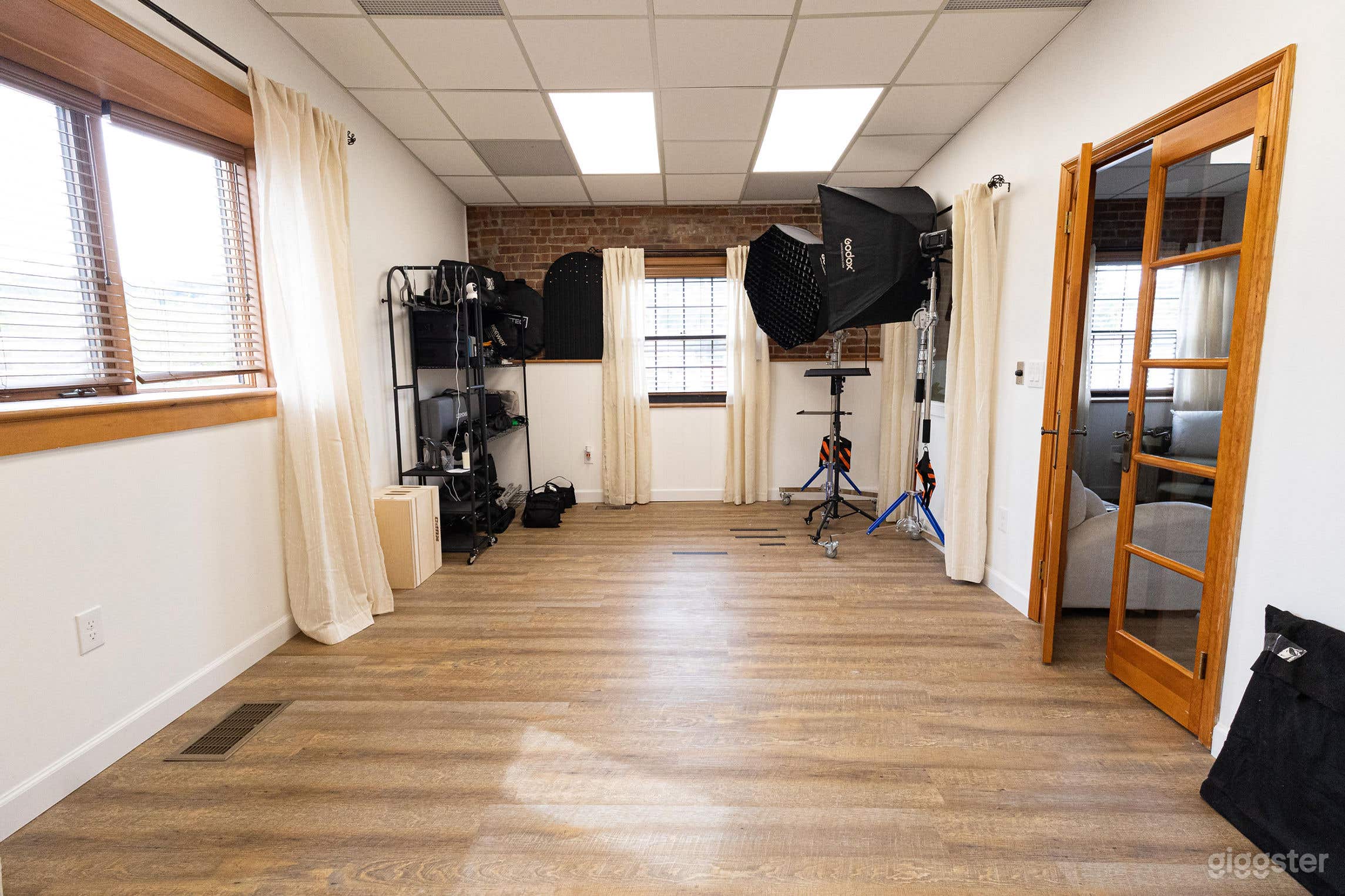 Convenient Photo & Podcast Studio Photo 3