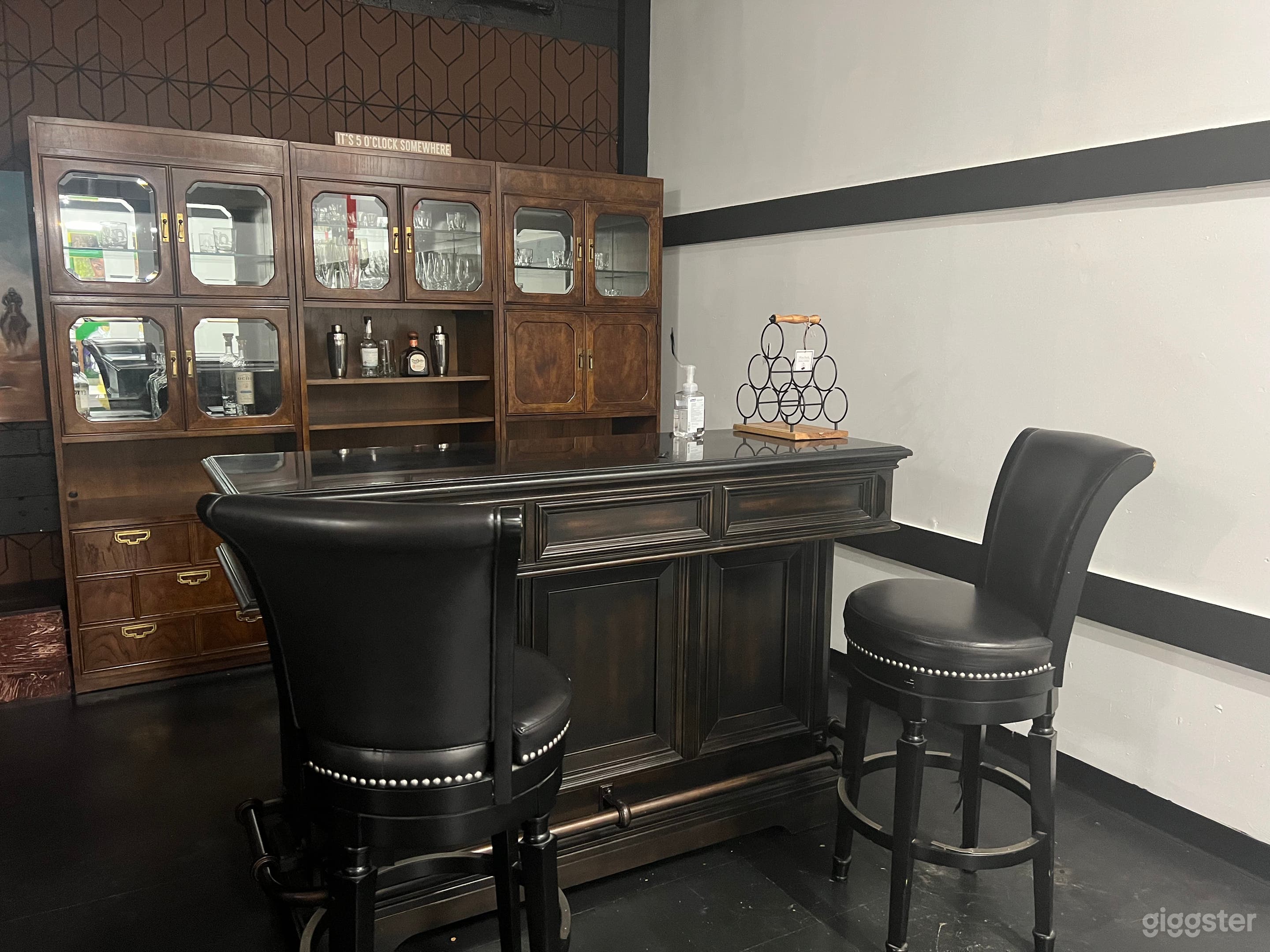 Happy Hour Creative Studio  Photo 3