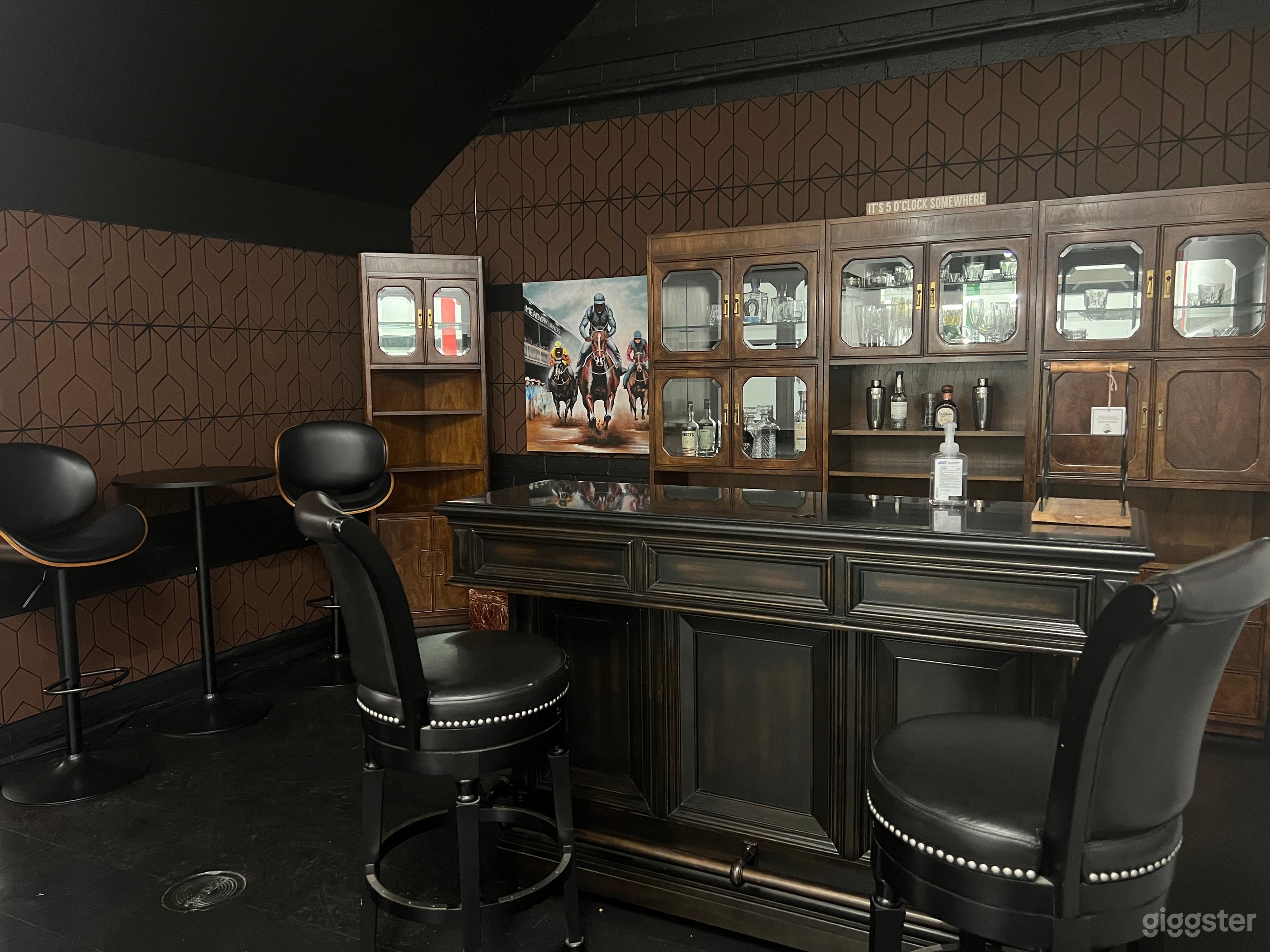 Happy Hour Creative Studio  Photo 2