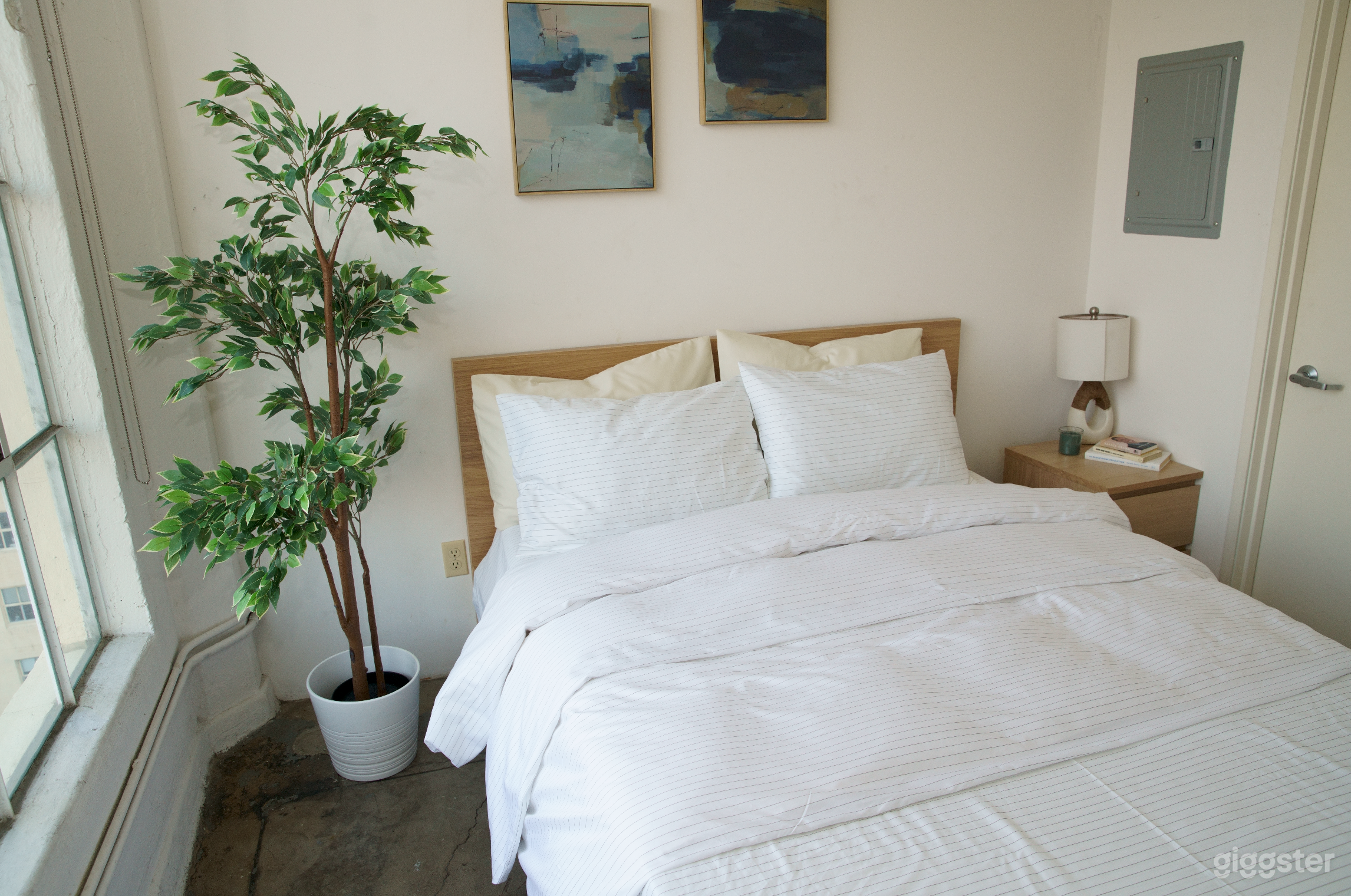 Loft Overlooking Downtown LA Photo 3