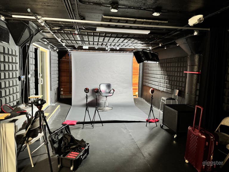  Photography Studio – Vanity, Backdrops & Lighting Grid 