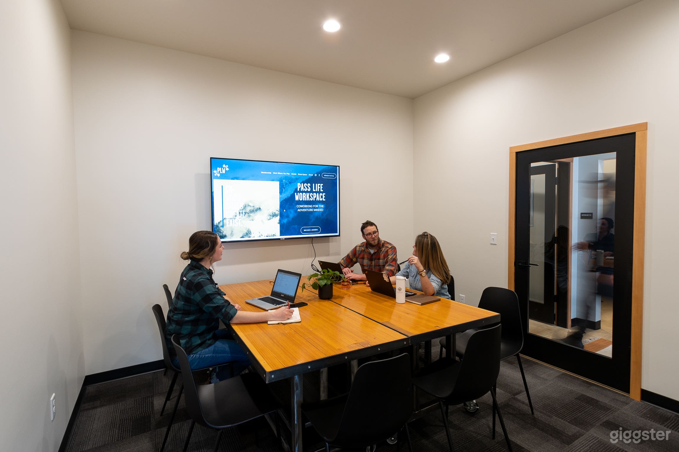 Meeting space for up to 8 people.