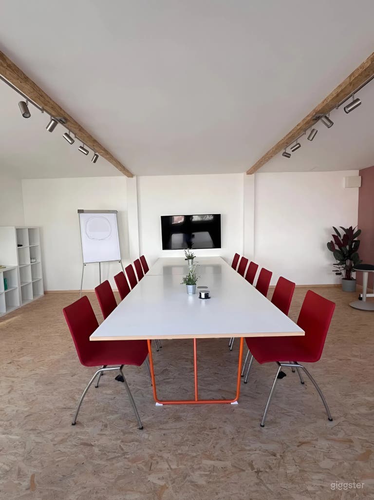  CUBE M | Kreativer Container Meeting- & Workshop-Raum 