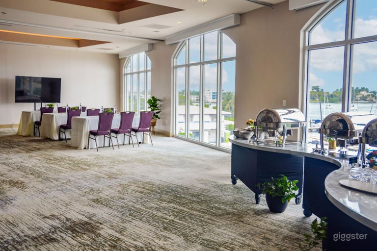  Spacious Bayview Room 