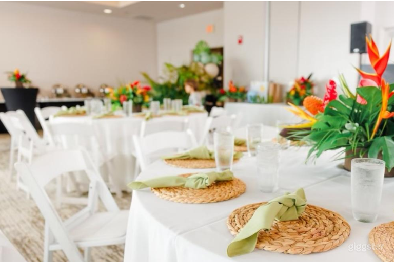  Spacious Bayview Room 