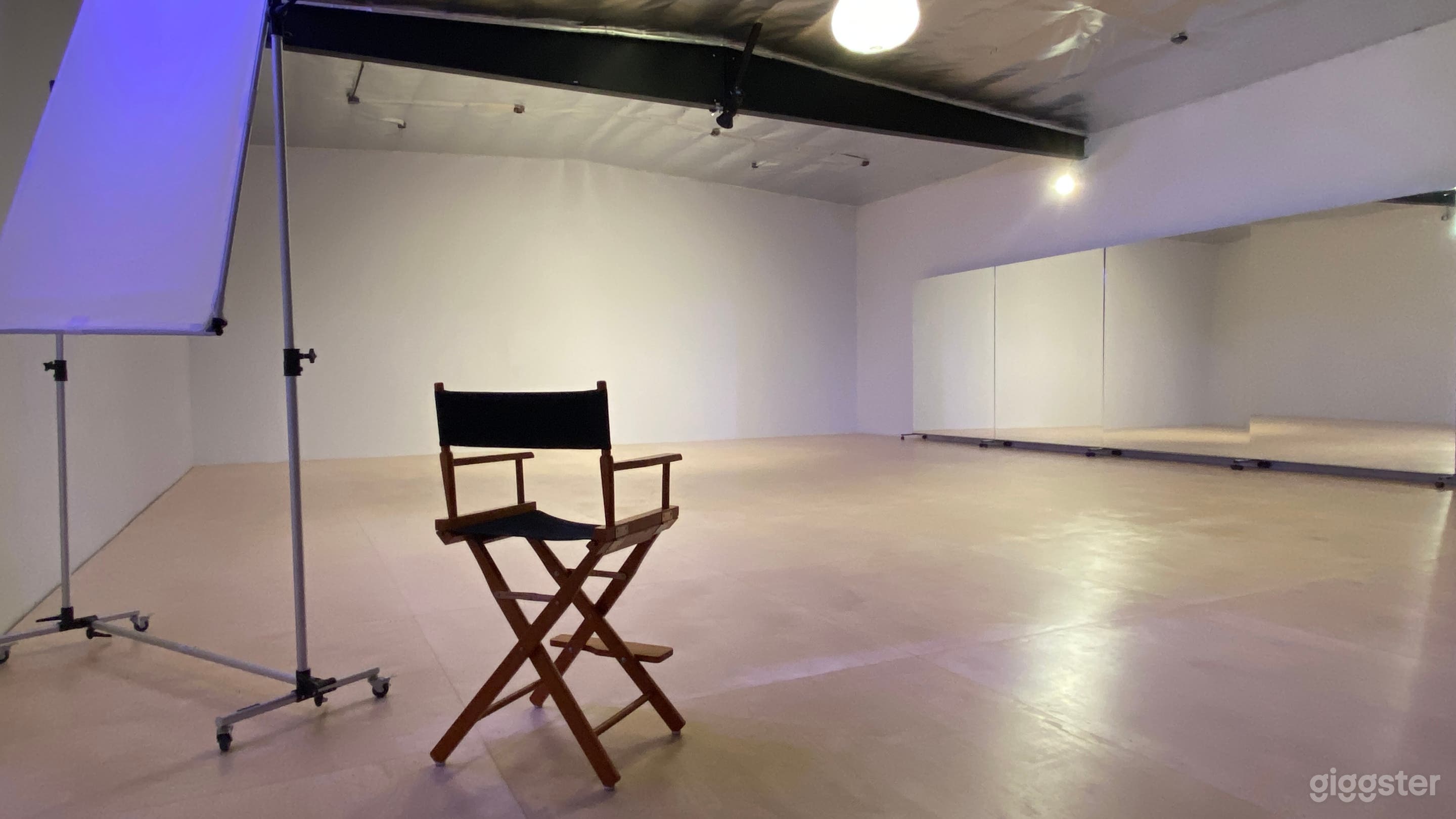 Flexible White Wall Studio / Creative Dance Space Photo 1