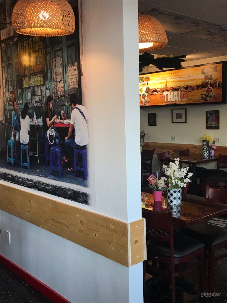  Two Very comfortable spacious Dinning room with Thai Murals and Art on the that gives you the feeling of being in Thailand  