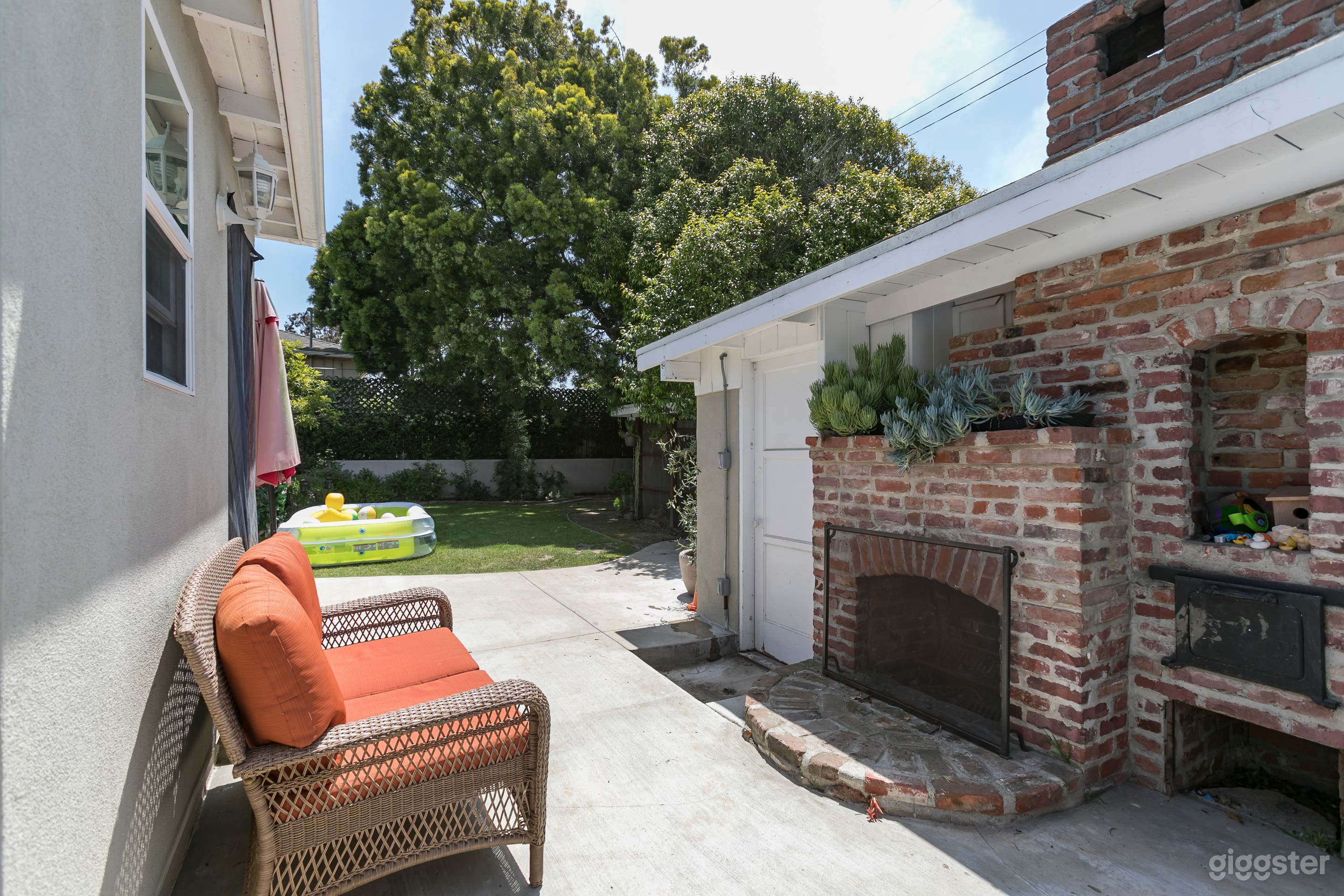 Cute Home with Large Field Photo 3