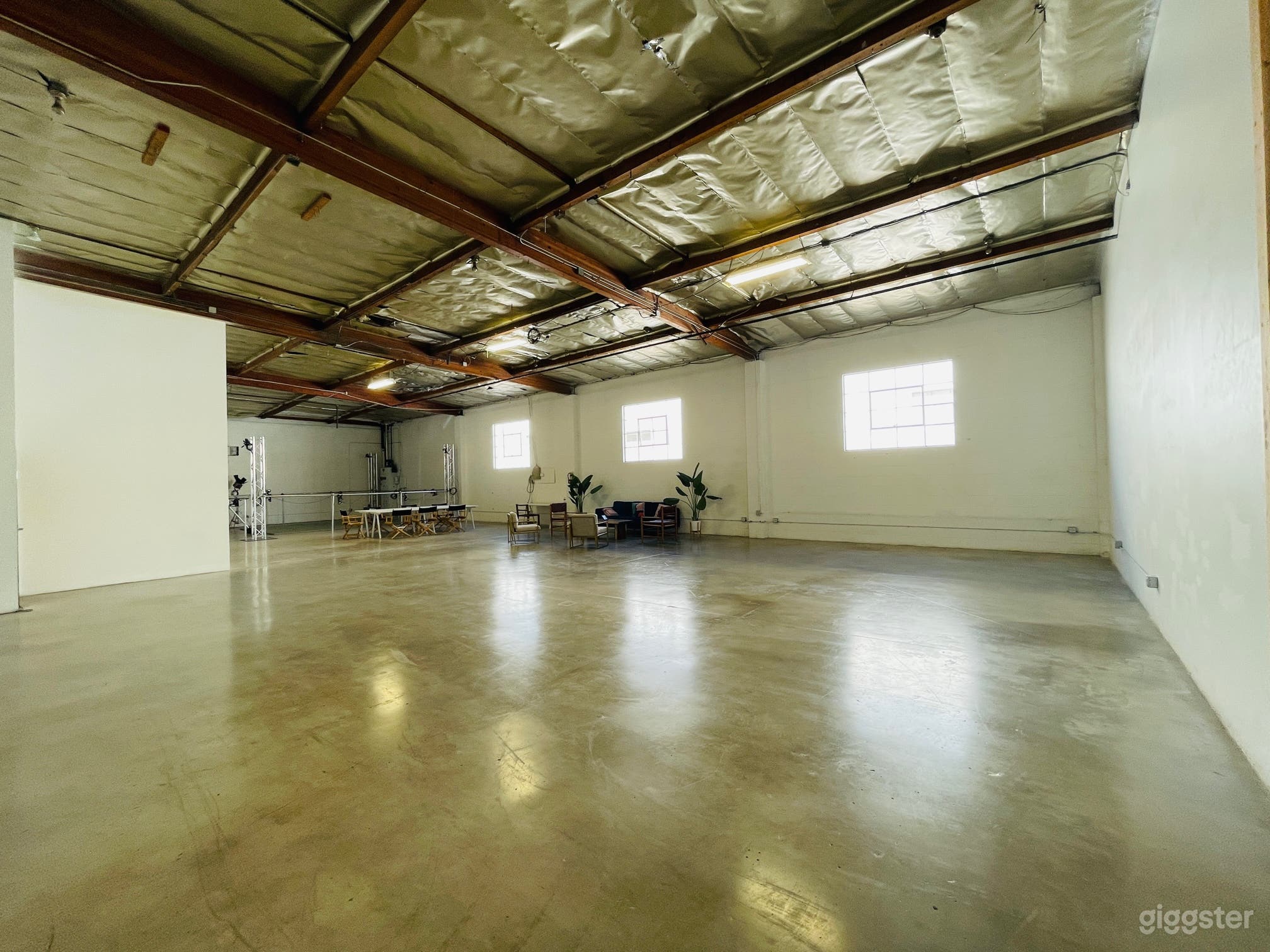 Studio A
2700 sqft
crew restrooms