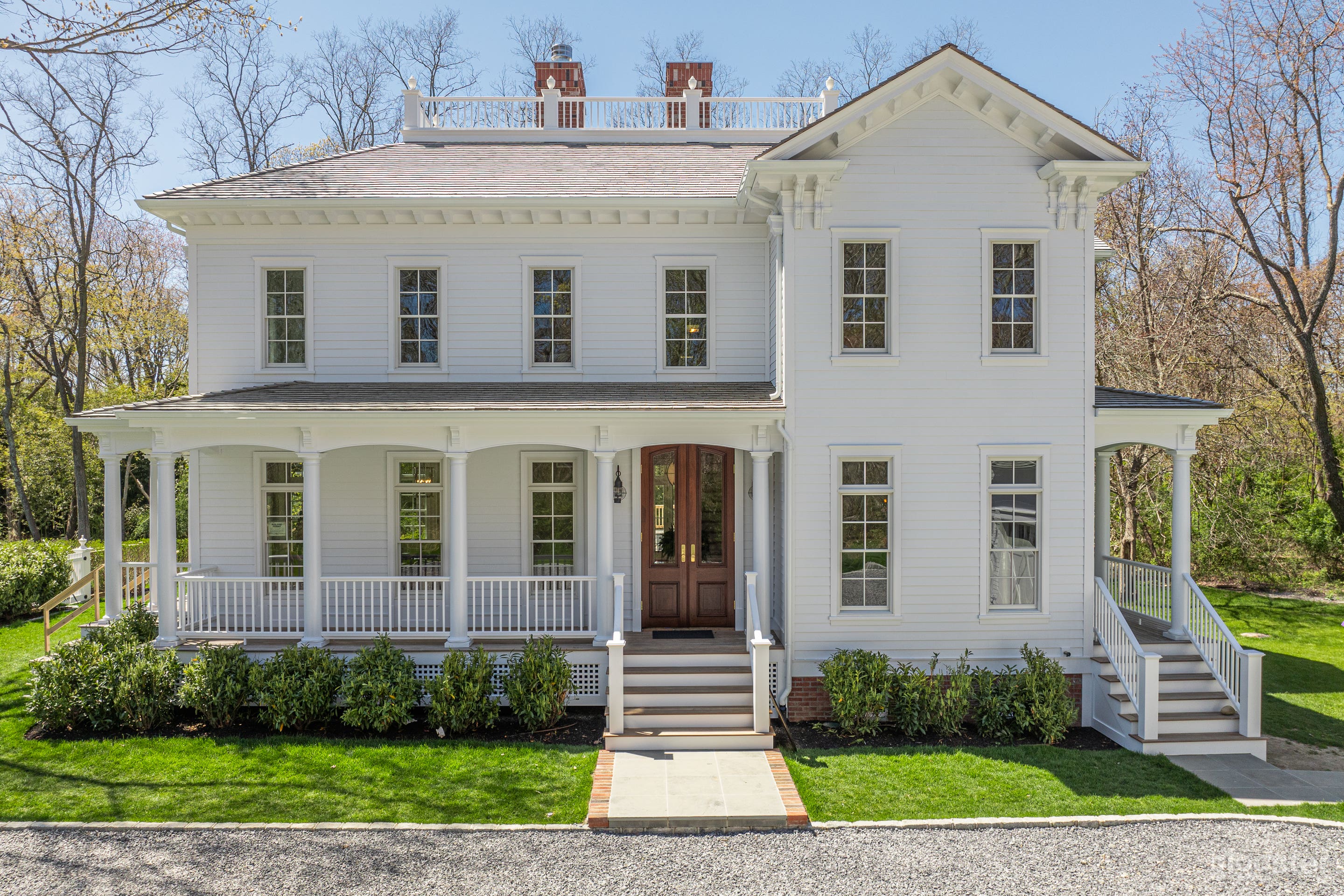 Classic European-style home on 4 private acres Photo 1