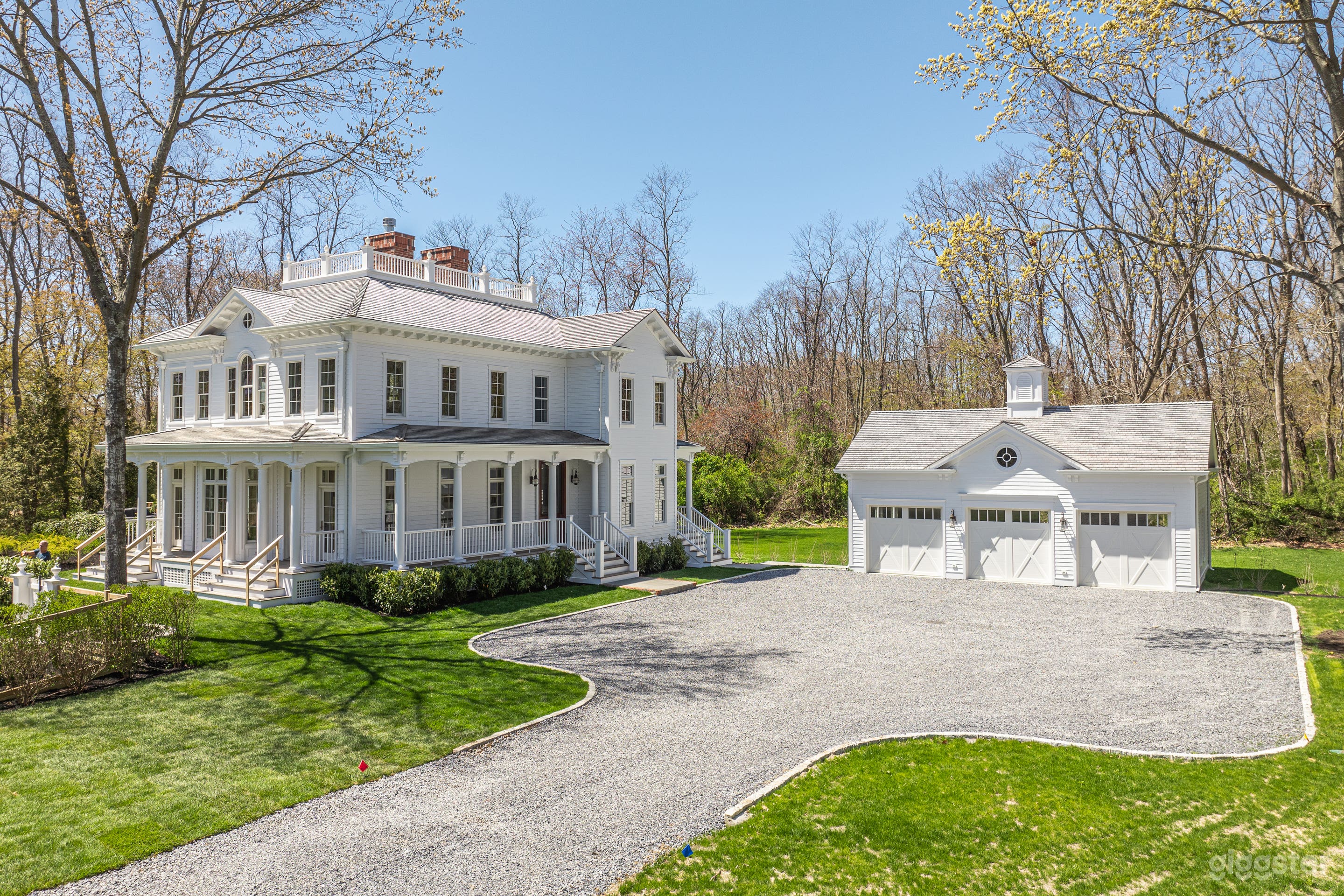Classic European-style home on 4 private acres Photo 3