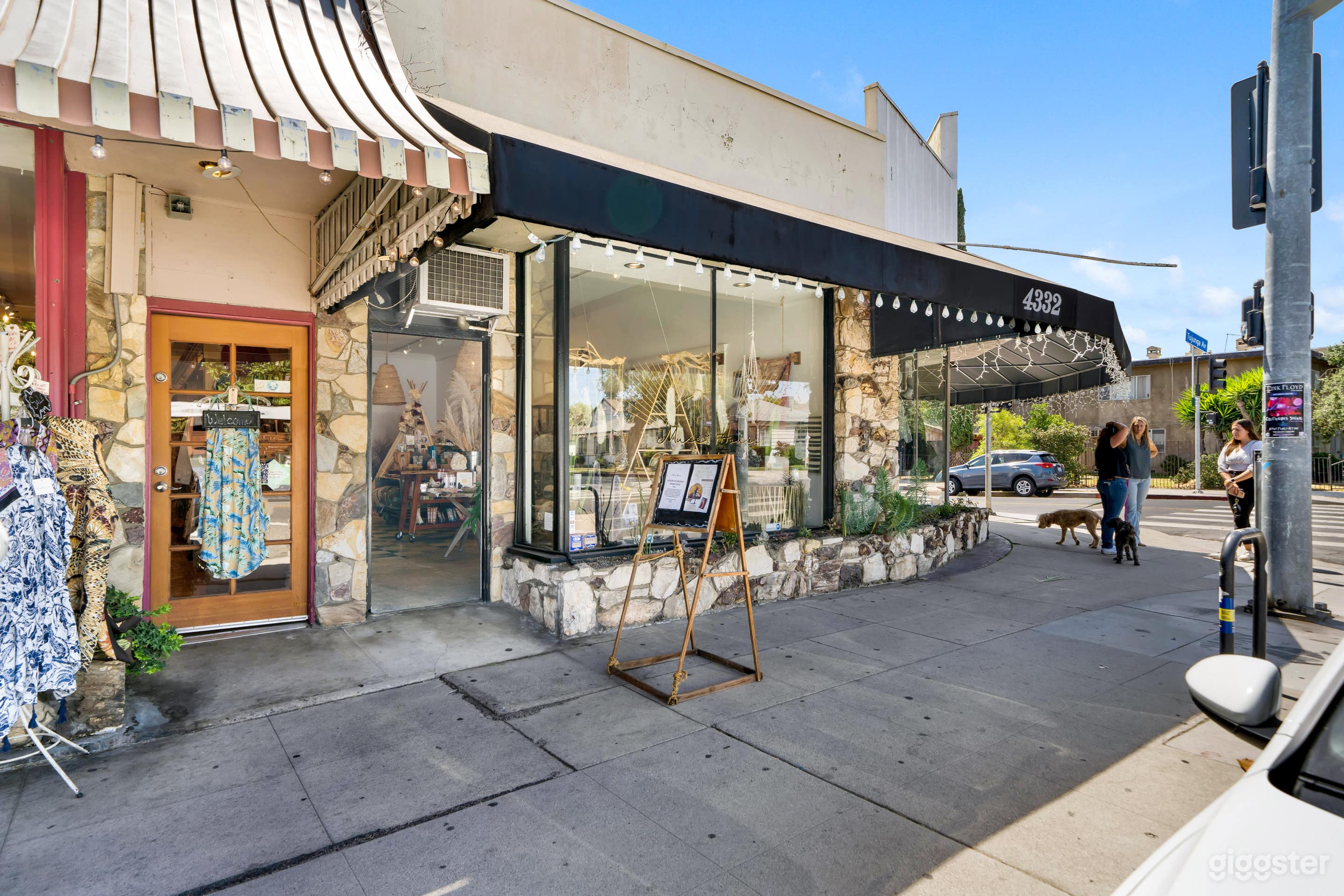 NEW AGE BOUTIQUE WITH WHOLESOME CHARM Photo 4