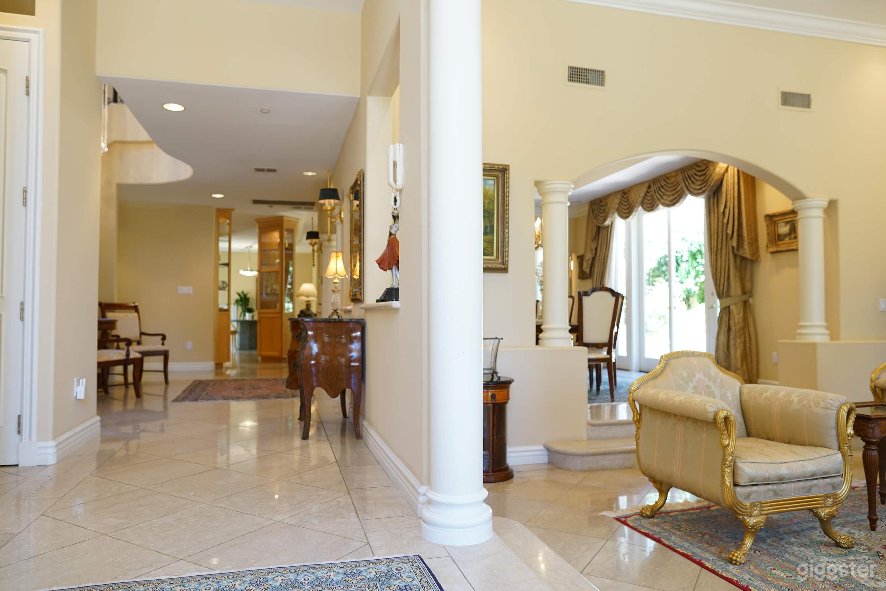 4,000 SF Open Flow Townhome With Soaring Ceilings Photo 3