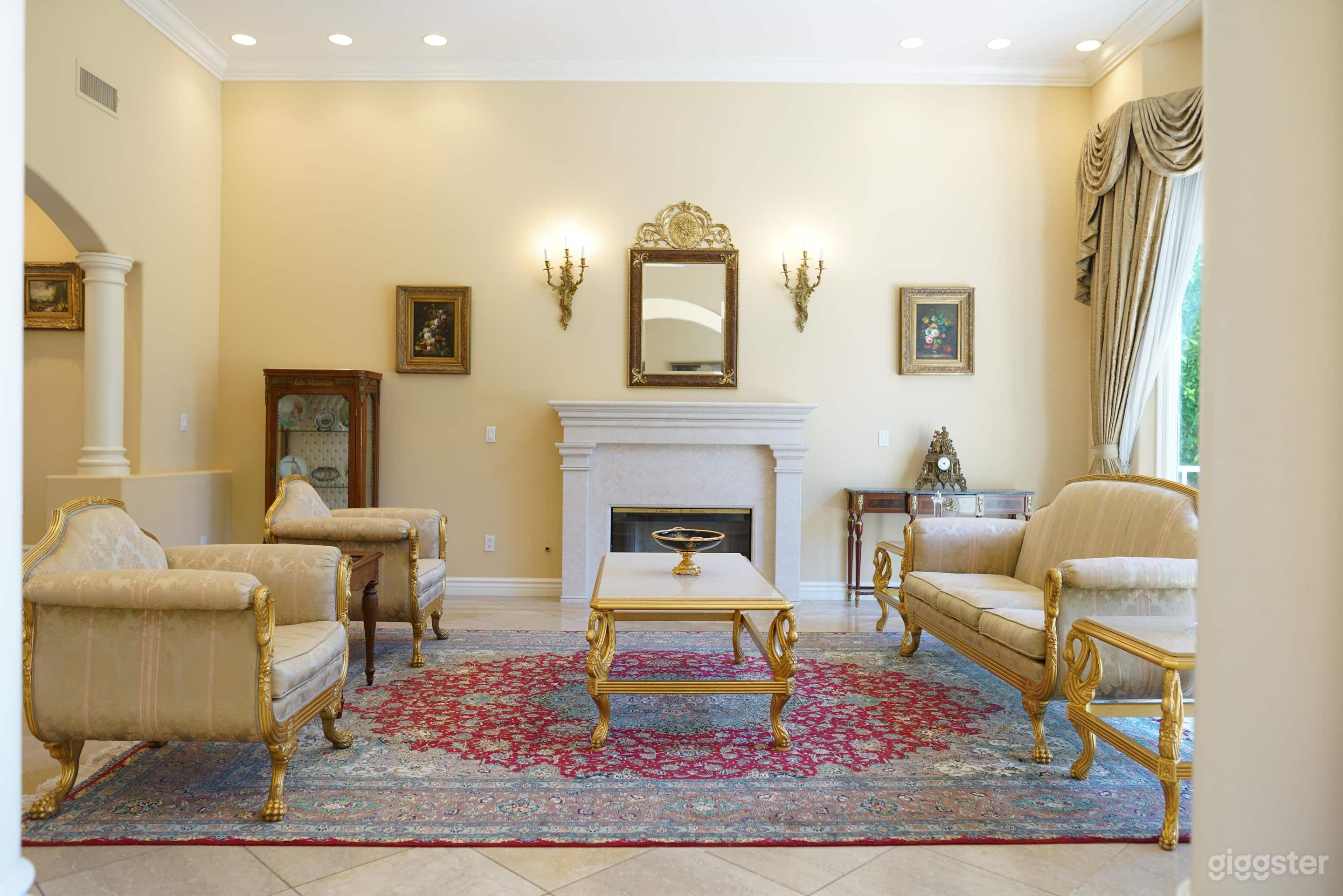 4,000 SF Open Flow Townhome With Soaring Ceilings Photo 1