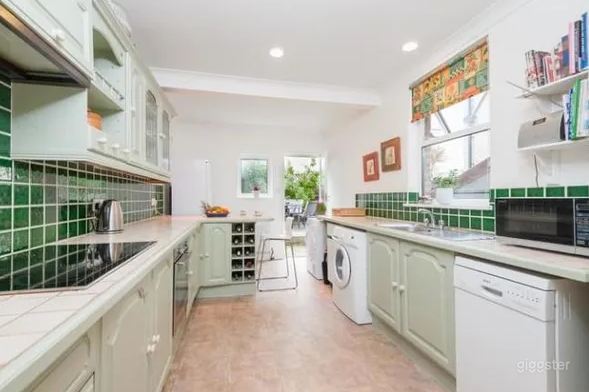 Spacious and Quite Home Photo 3