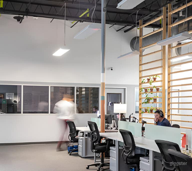  Bright & Welcoming Fully Furnished Conference Room 