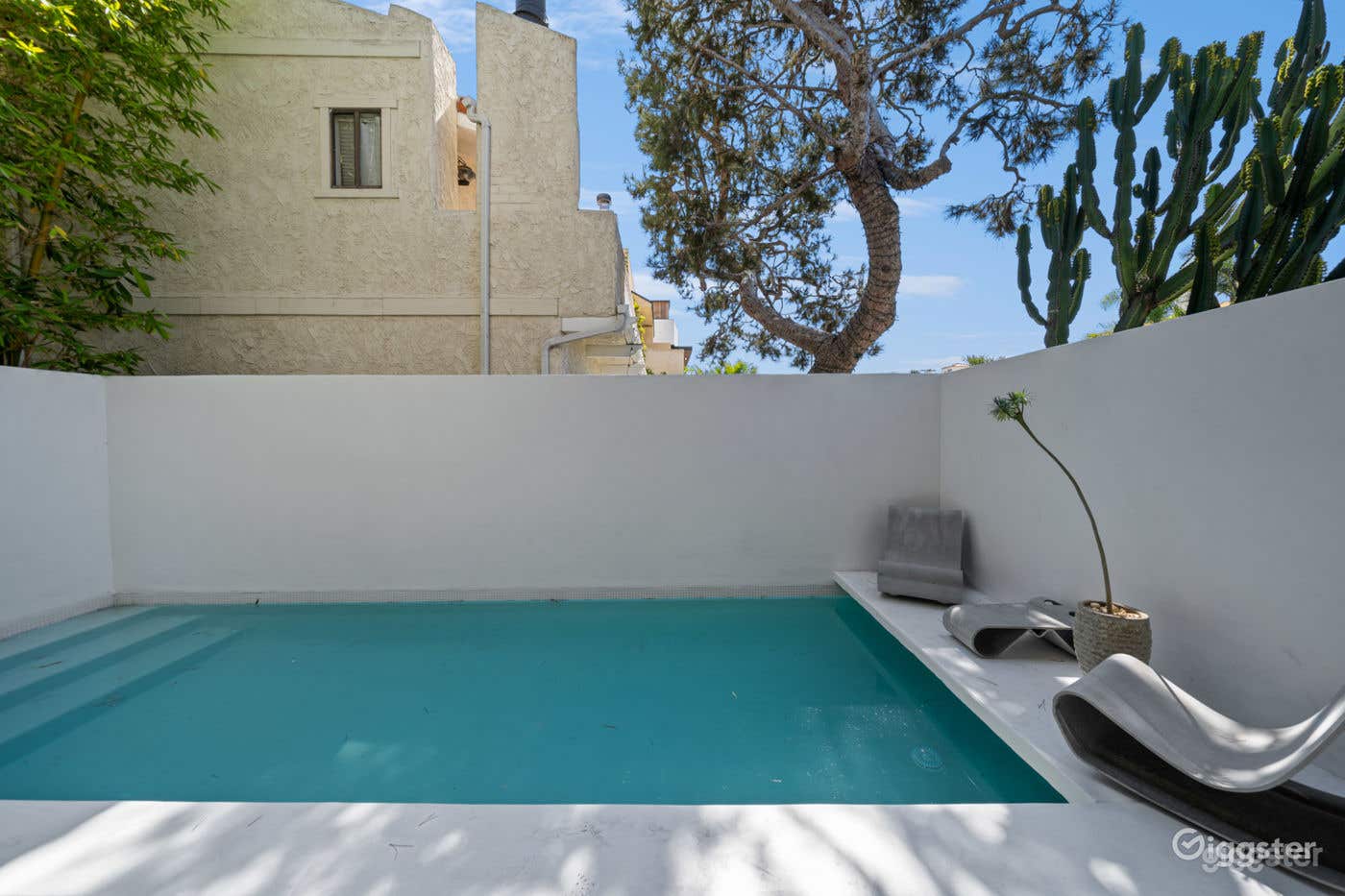 VENICE CANAL HOME WITH HIGH-END INTERIORS/POOL Photo 3