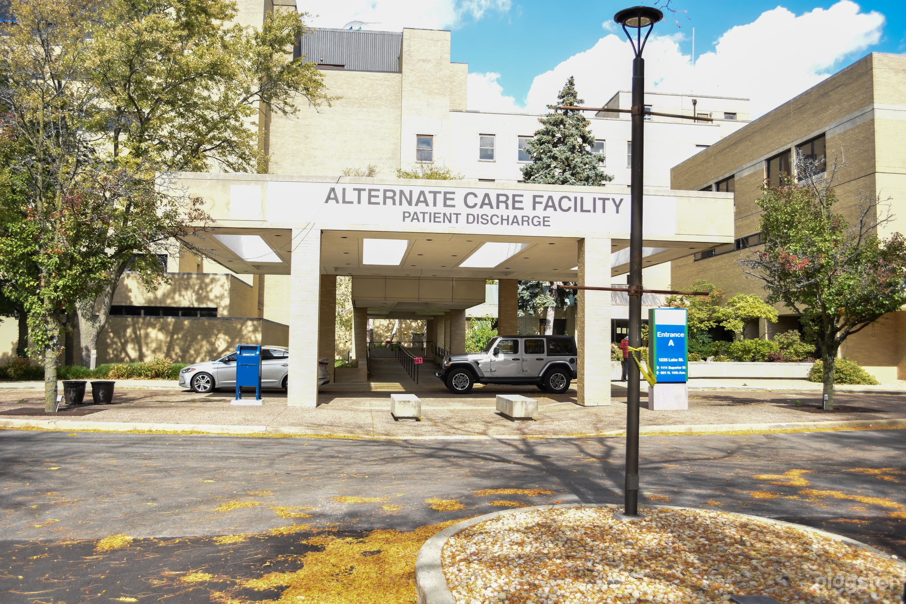 Classic Hospital 20 Mins from Downtown Photo 1