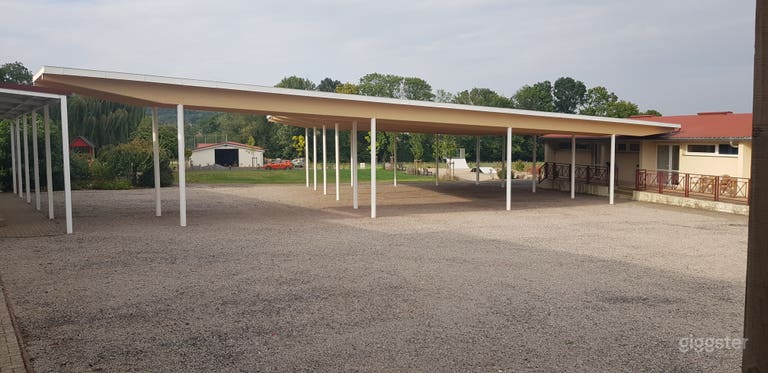  Flexible event venue with parking and equipment 