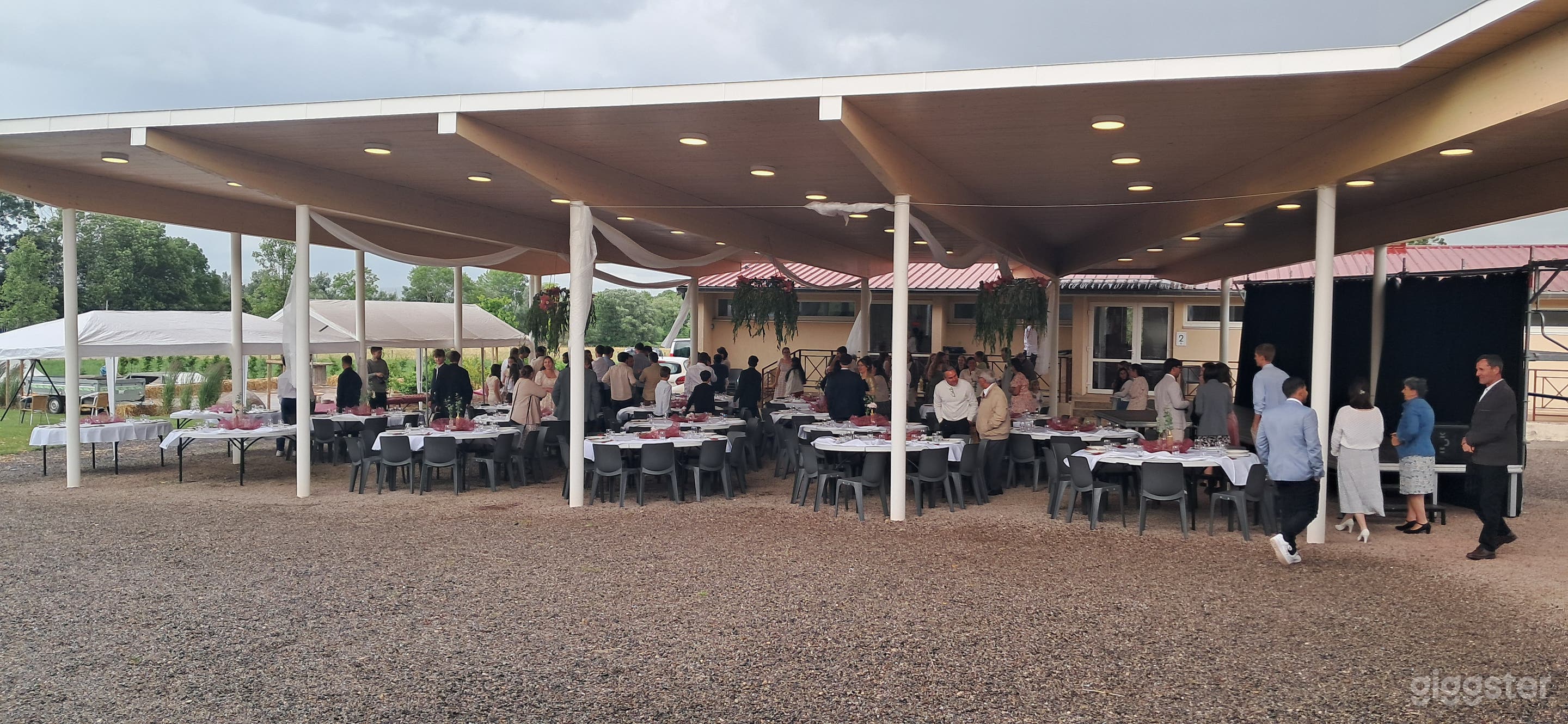 Photo de Flexible event venue with parking and equipment 3
