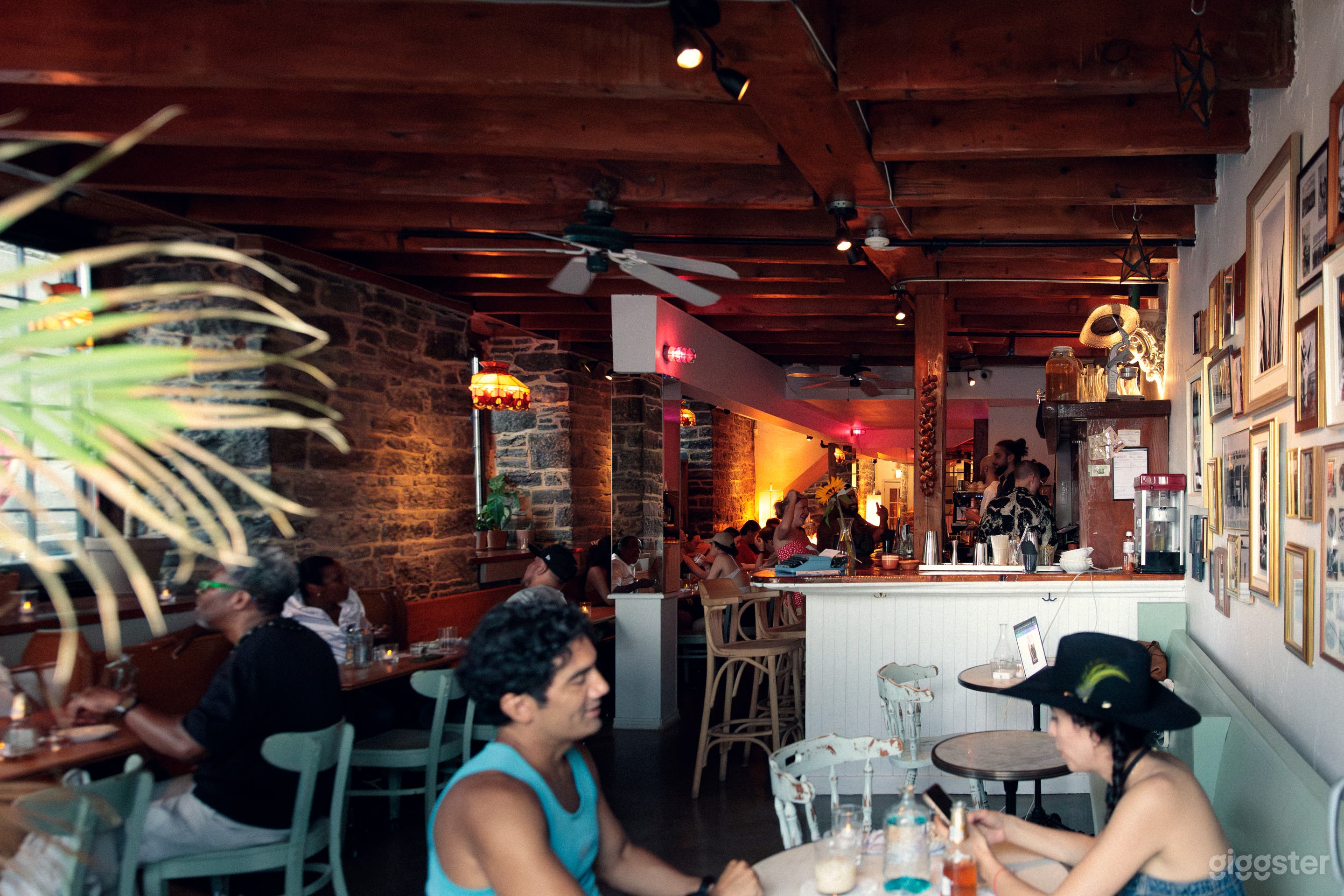 Coffee &amp; bar with terrasse in old montreal, Mexican cantina Photo 2