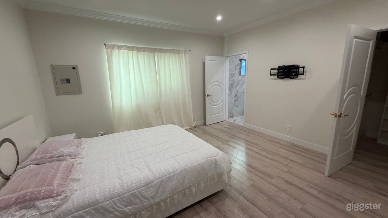 THE DOUBLE CROWN MANSION Photo 4