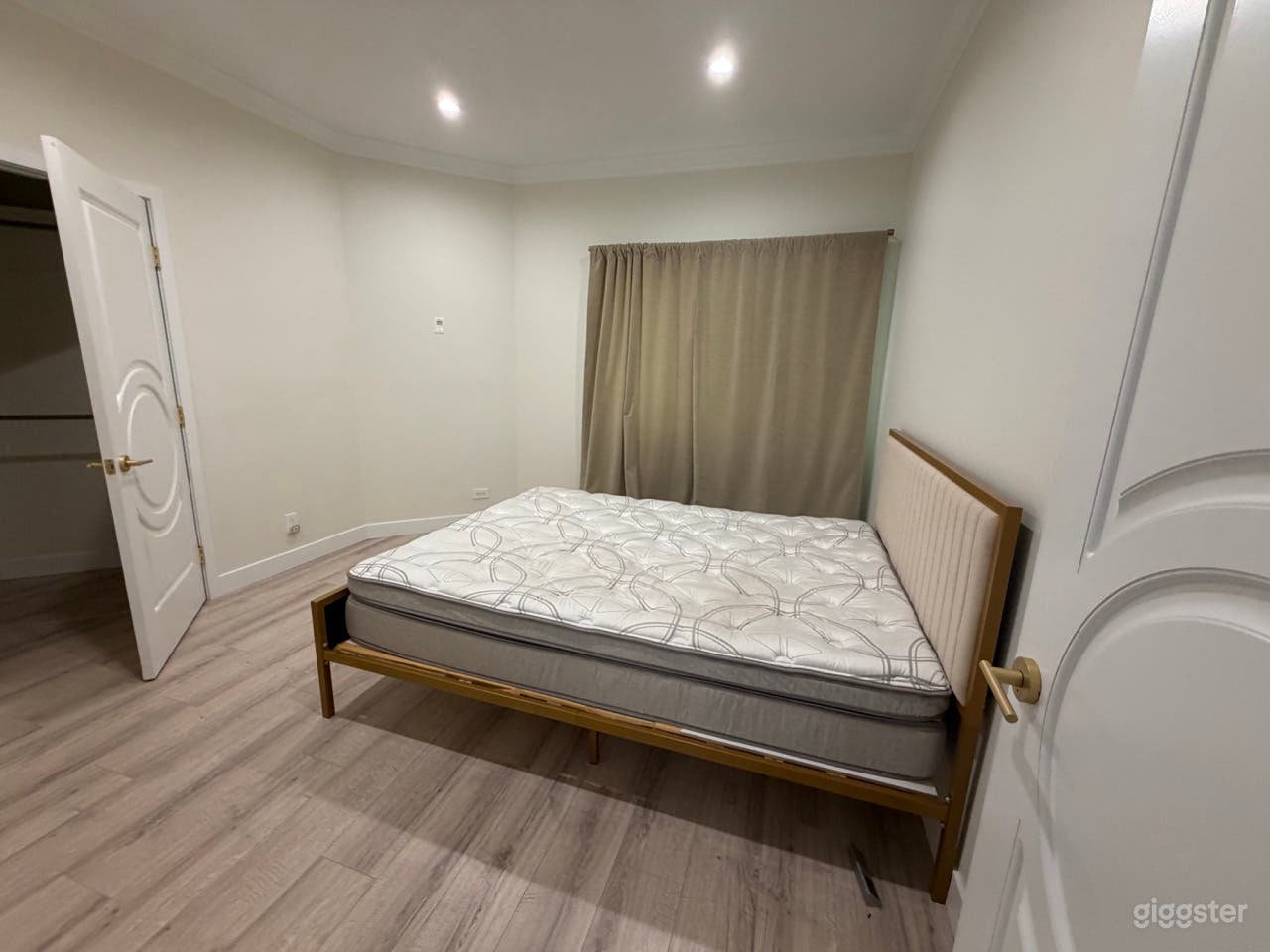 THE DOUBLE CROWN MANSION Photo 2