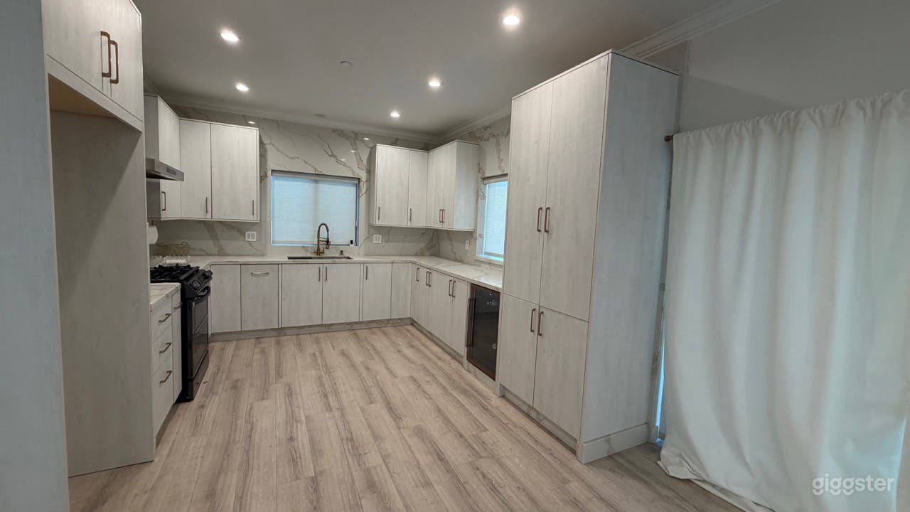 THE DOUBLE CROWN MANSION Photo 3