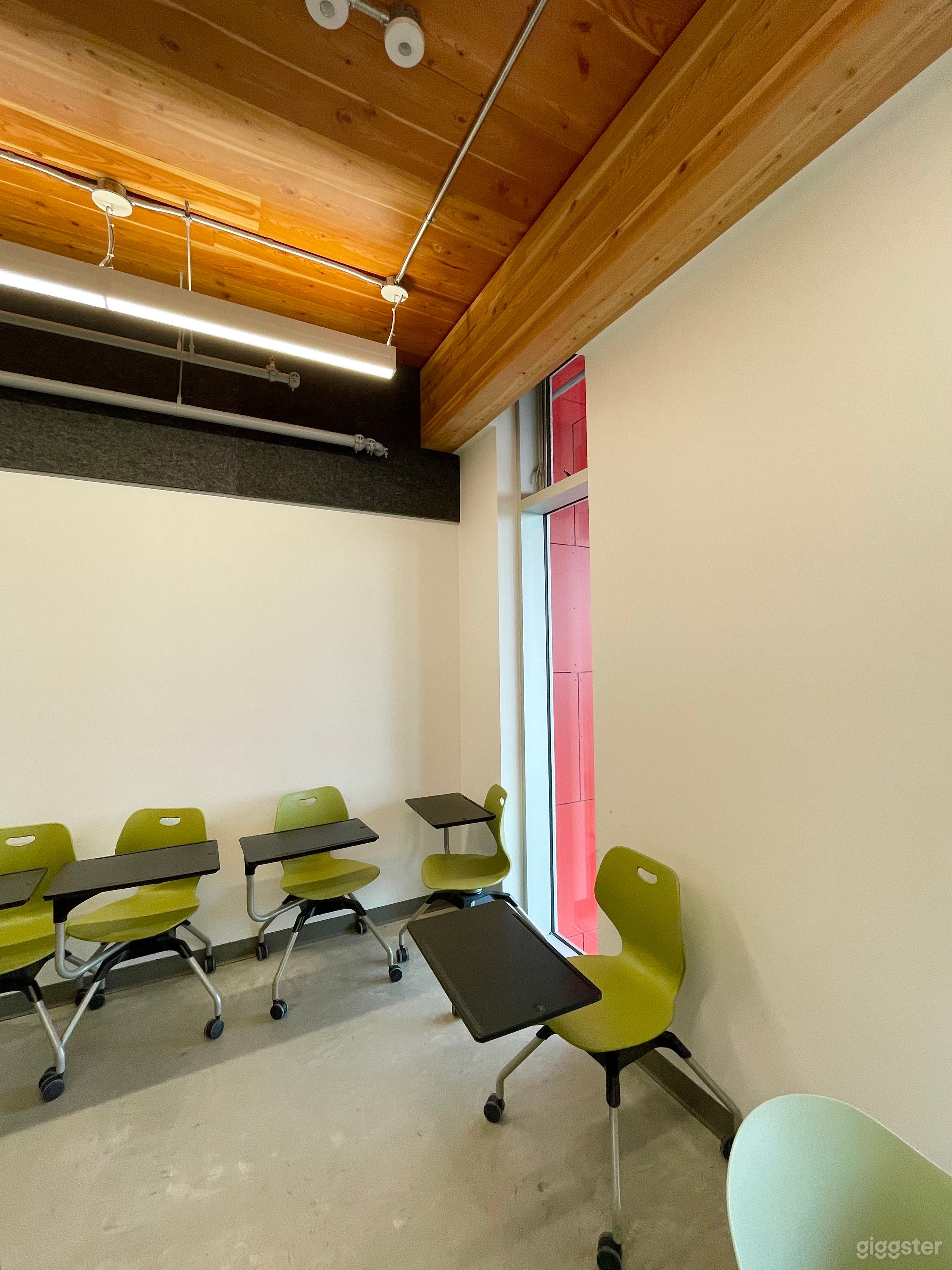 Comfortable &amp; Functional: A bright and welcoming space designed for productive and engaging group activities.