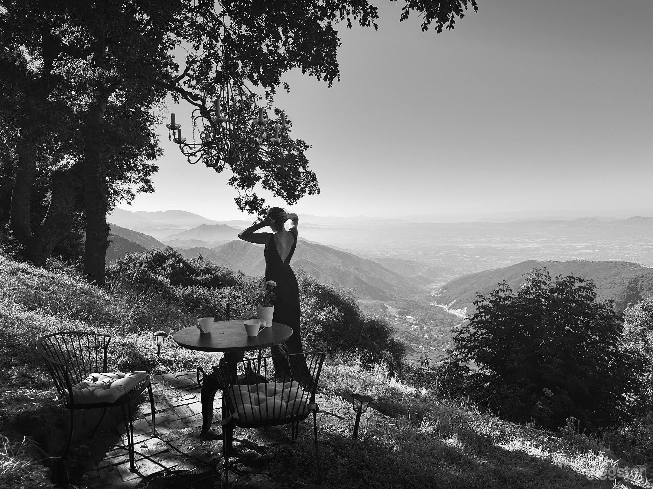 Breathtaking Views-Vintage Chalet set on Acre Photo 3