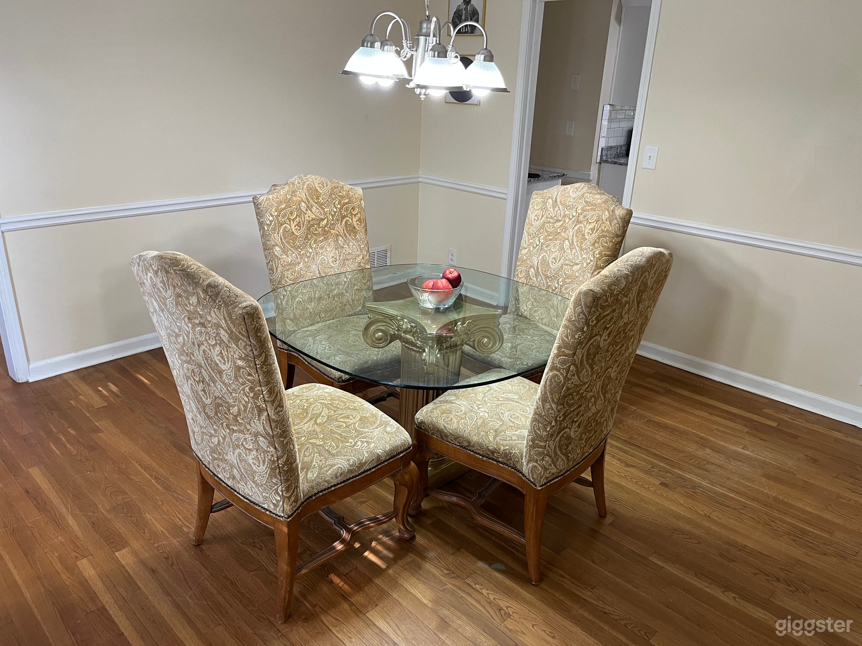 Dining Room Space for Film &amp; Production Photo 3