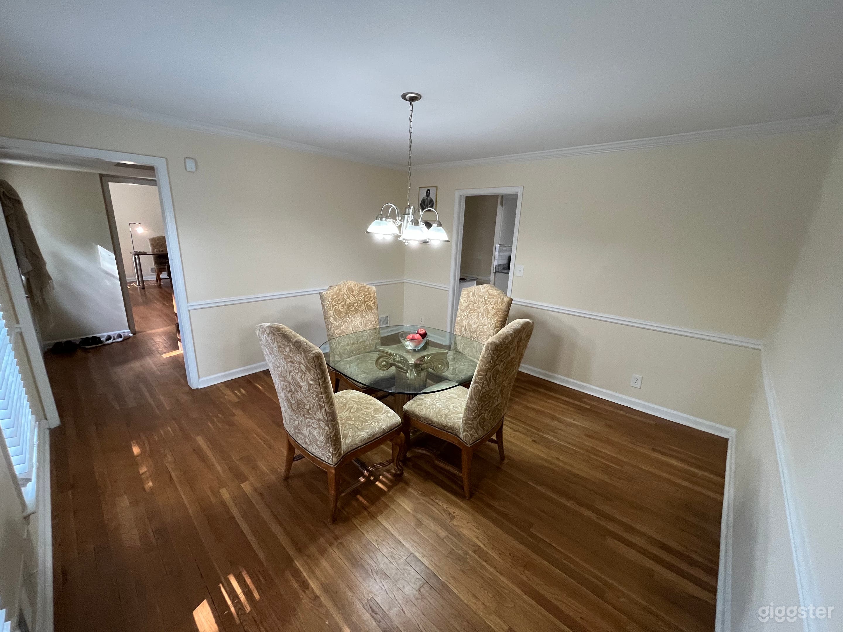 Dining Room Space for Film &amp; Production Photo 4