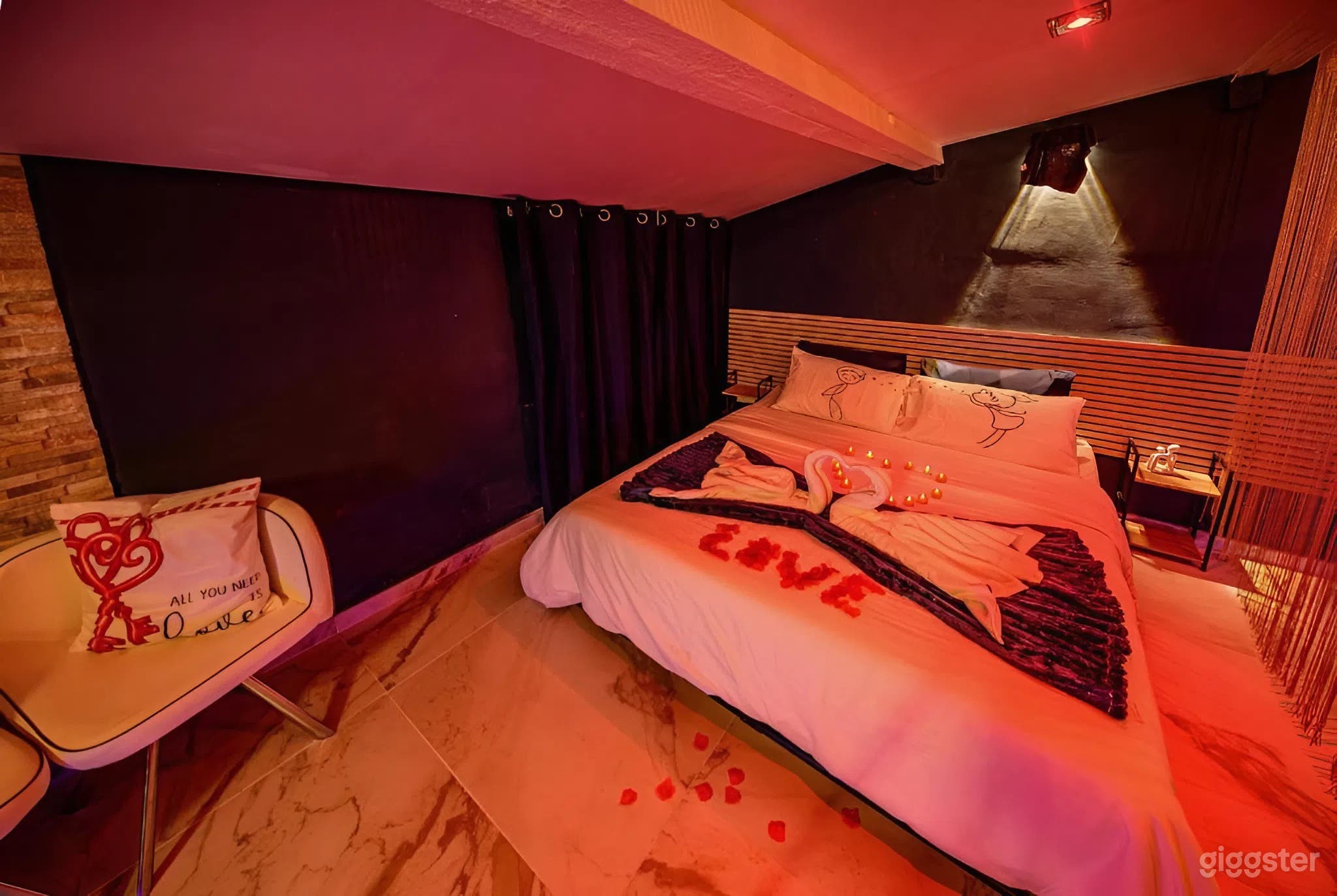 Photo de Suite Romantique Style Loveroom 1