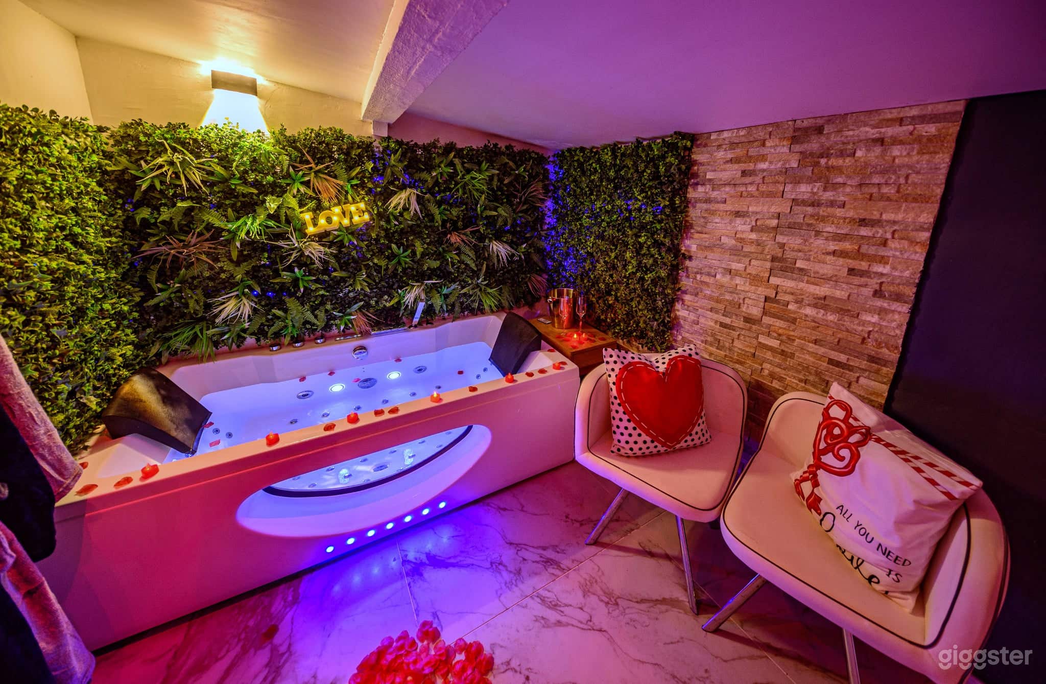 Photo de Suite Romantique Style Loveroom 4