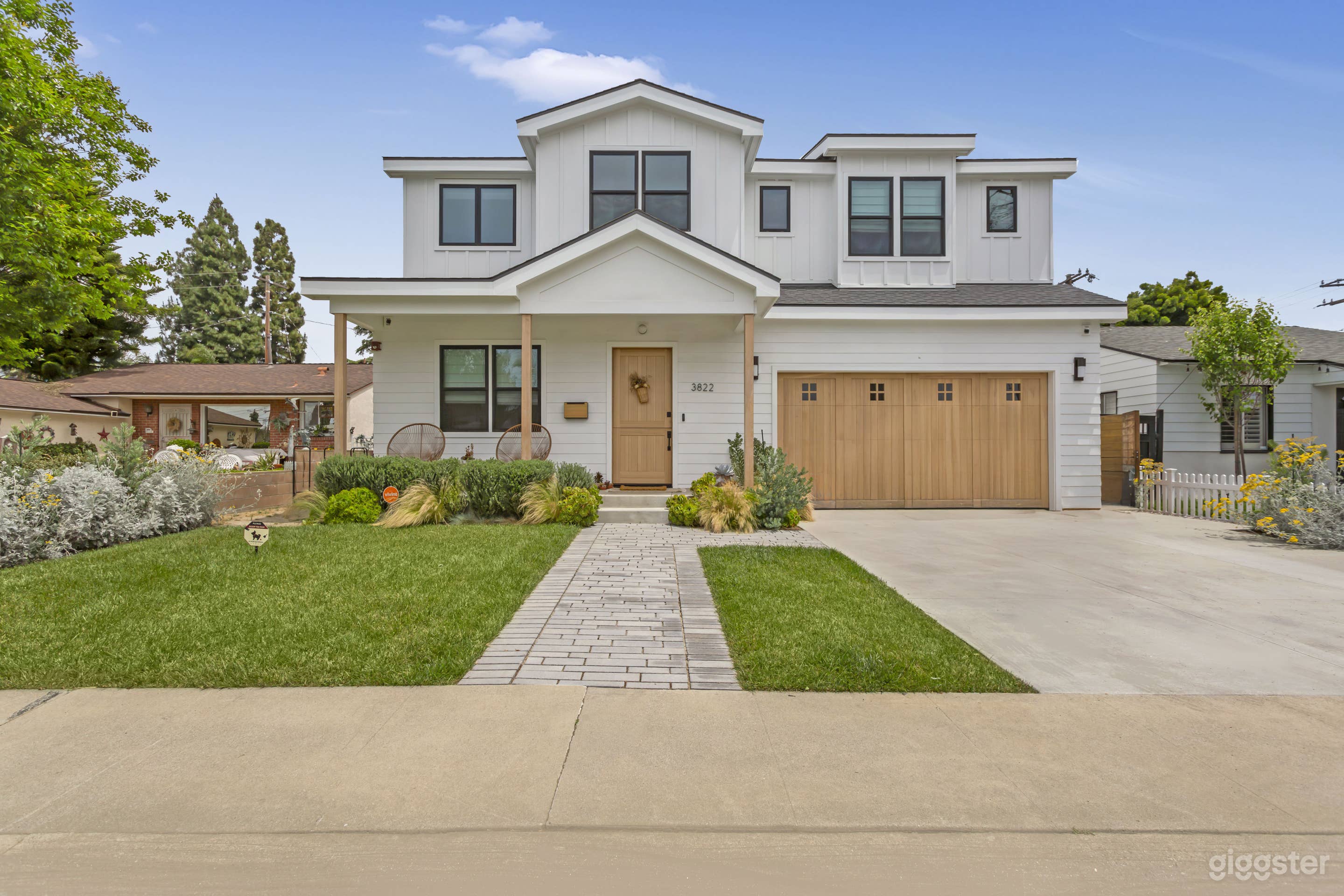 Contemporary Modern House, Backyard & Garage Gym Photo 1