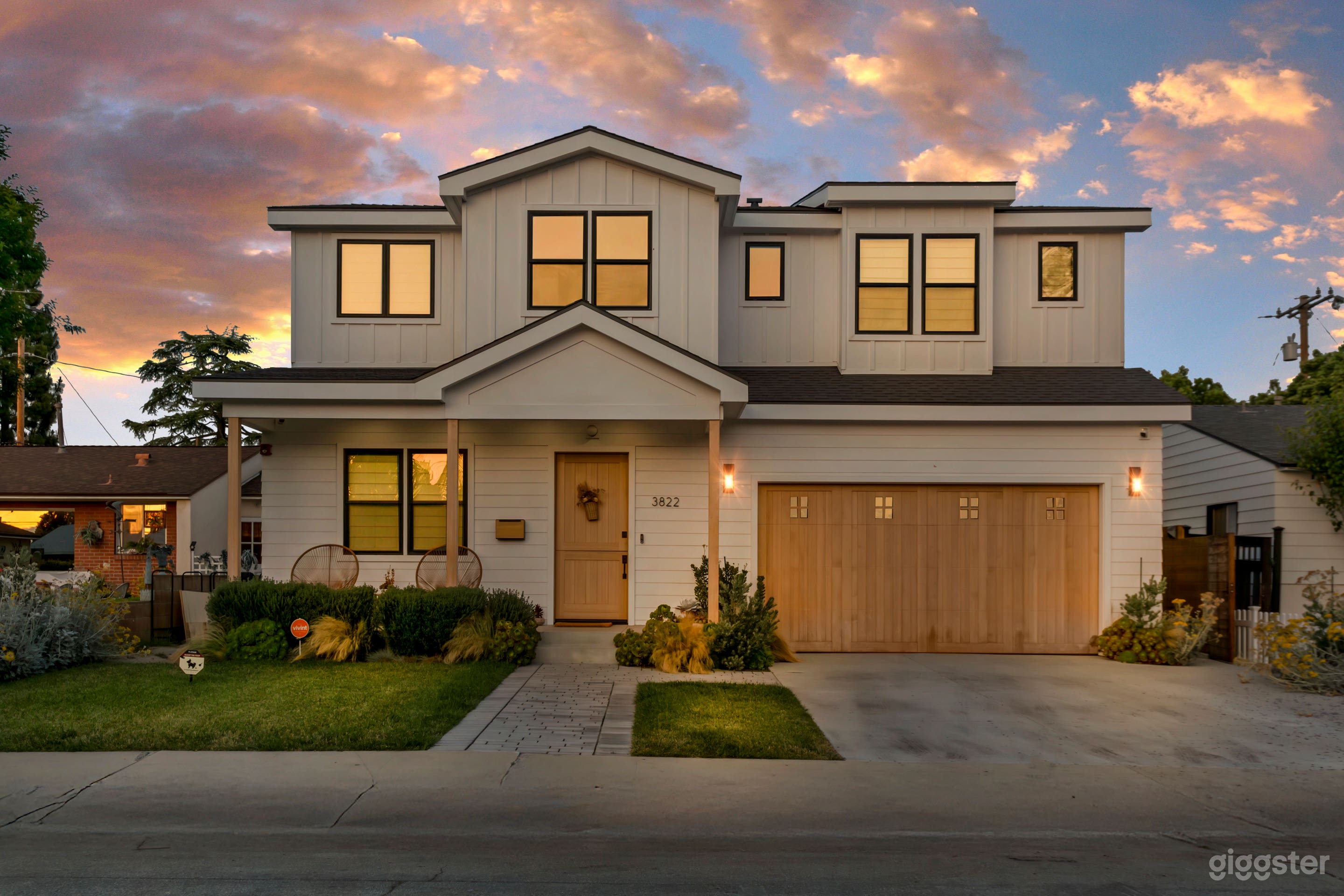Contemporary Modern House, Backyard & Garage Gym Photo 2
