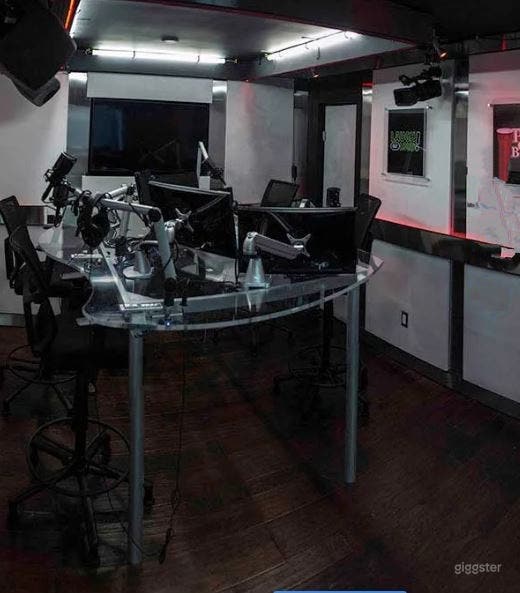 Podcasting and Radio Room in Canoga Park Photo 4