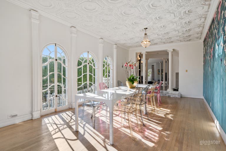  ARCHITECTURAL GEM: VIEWS & GARDENS 