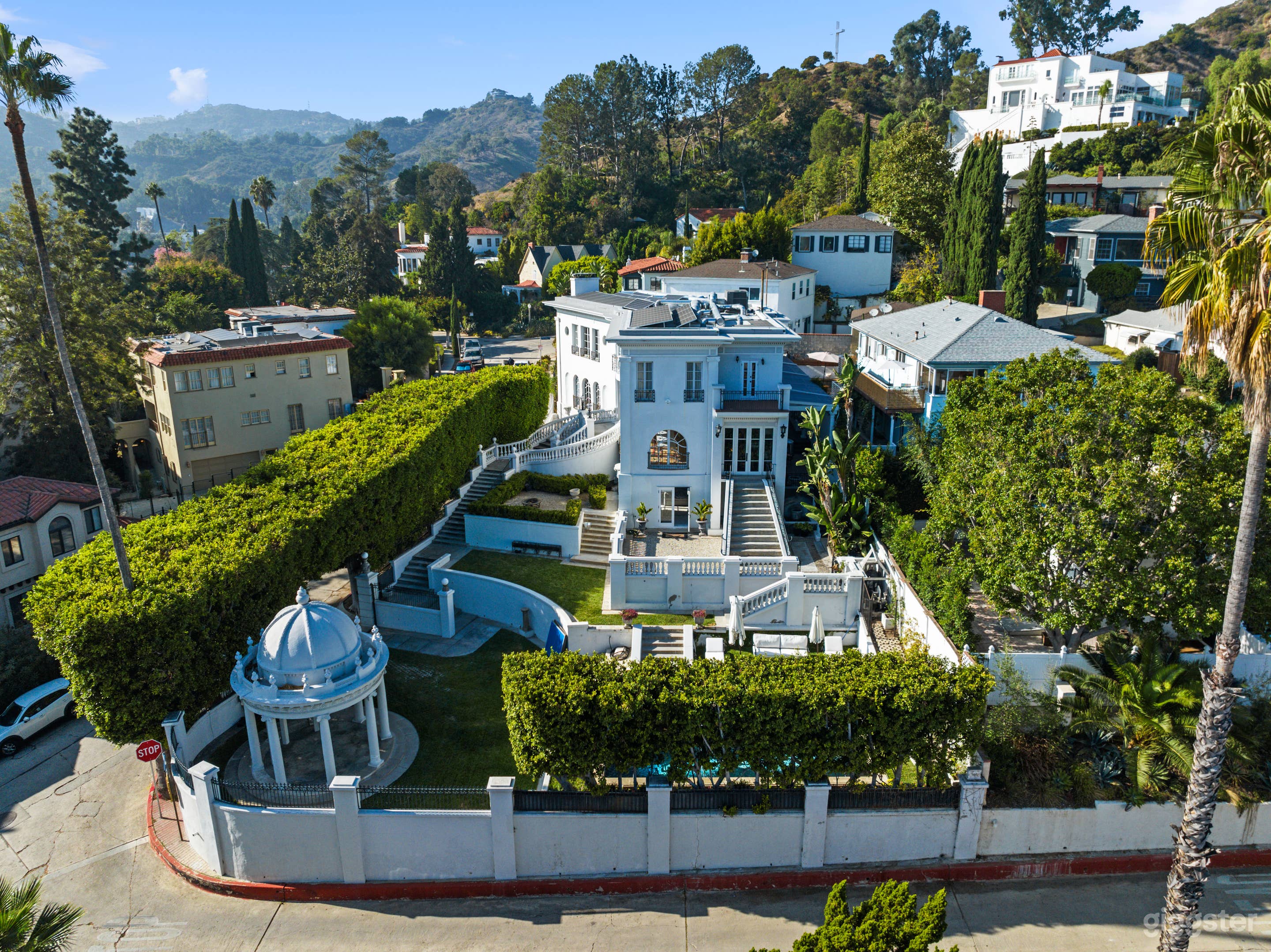 ARCHITECTURAL GEM: VIEWS &amp; GARDENS Photo 4