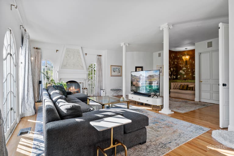  ARCHITECTURAL GEM: VIEWS & GARDENS 