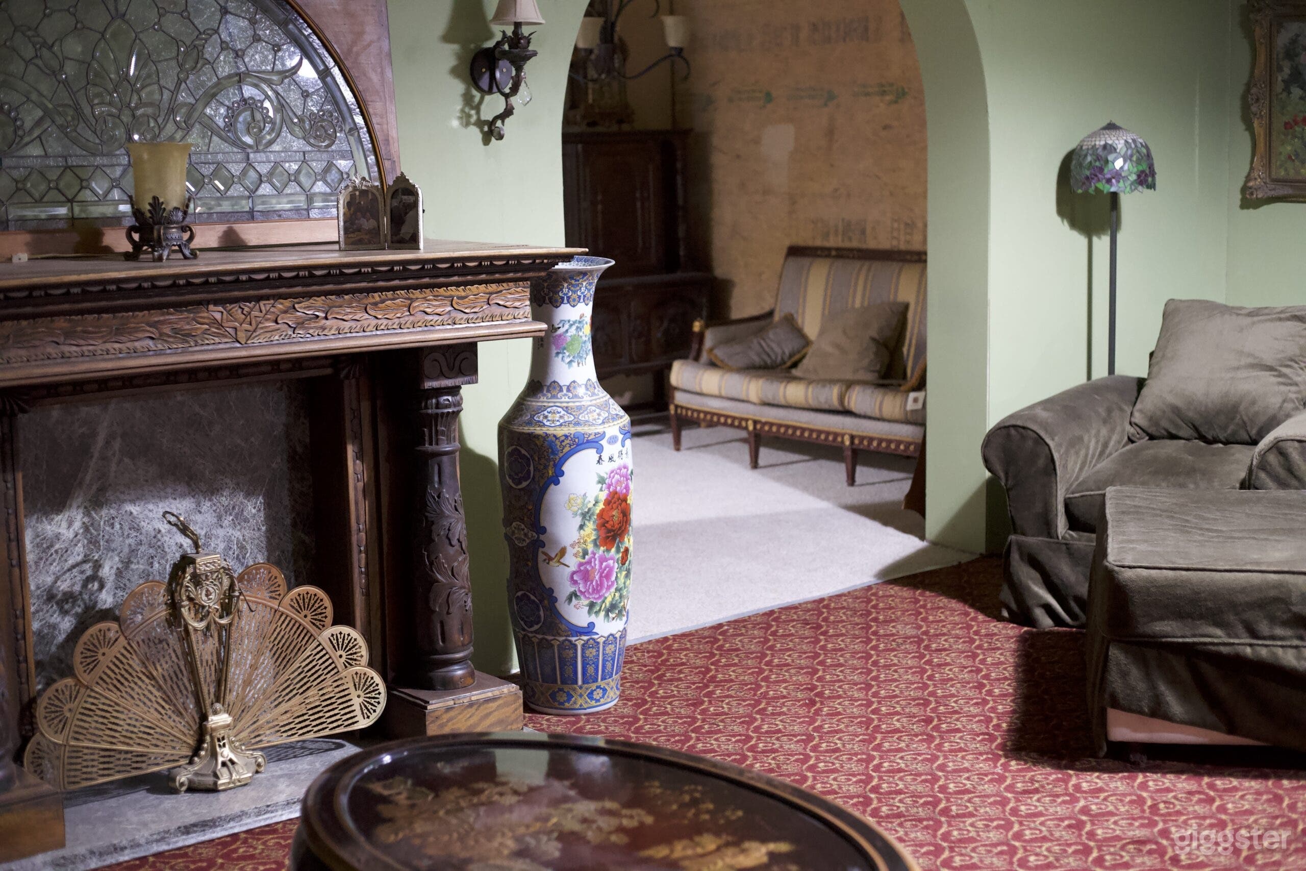 Brownstone Vintage Living Area Photo 2