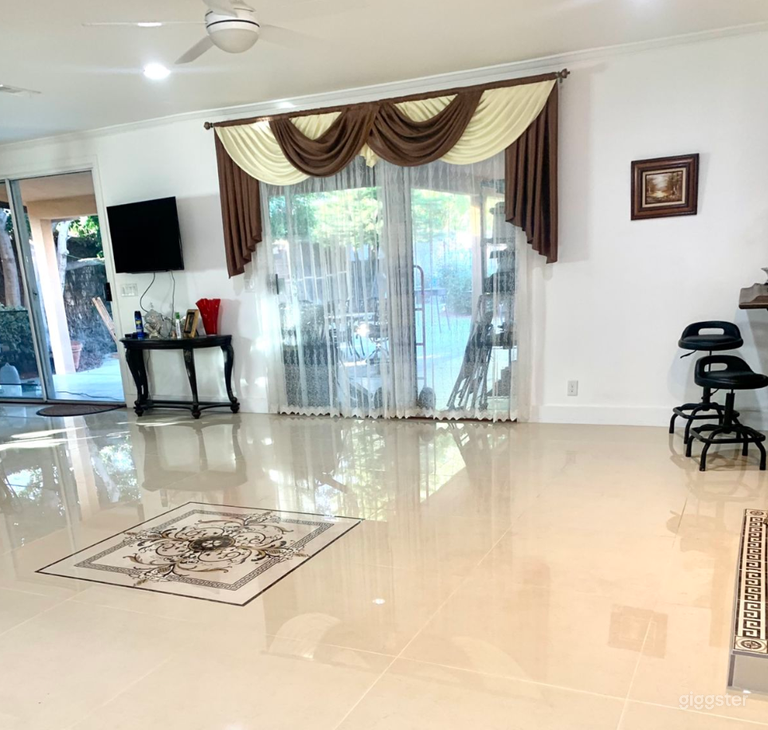  Ranch Style Fairytale House with Pigeon Decoration 