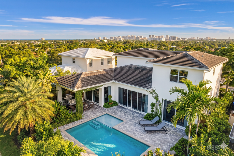  Two Luxury Homes – Villa Magnolia & The Secret Garden 
