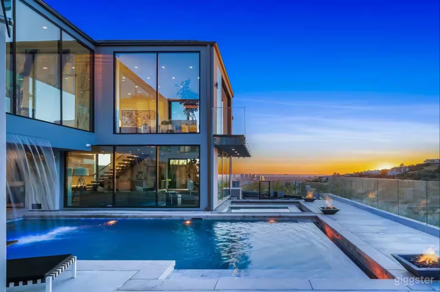 HASLAM TERRACE GLASS-WRAPPED POWERHOUSE Photo 2