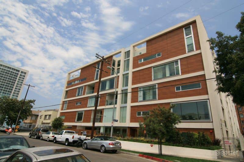 The Hollywood No.311 Photo 1