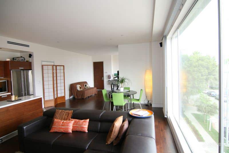 The Hollywood No.311 Photo 2