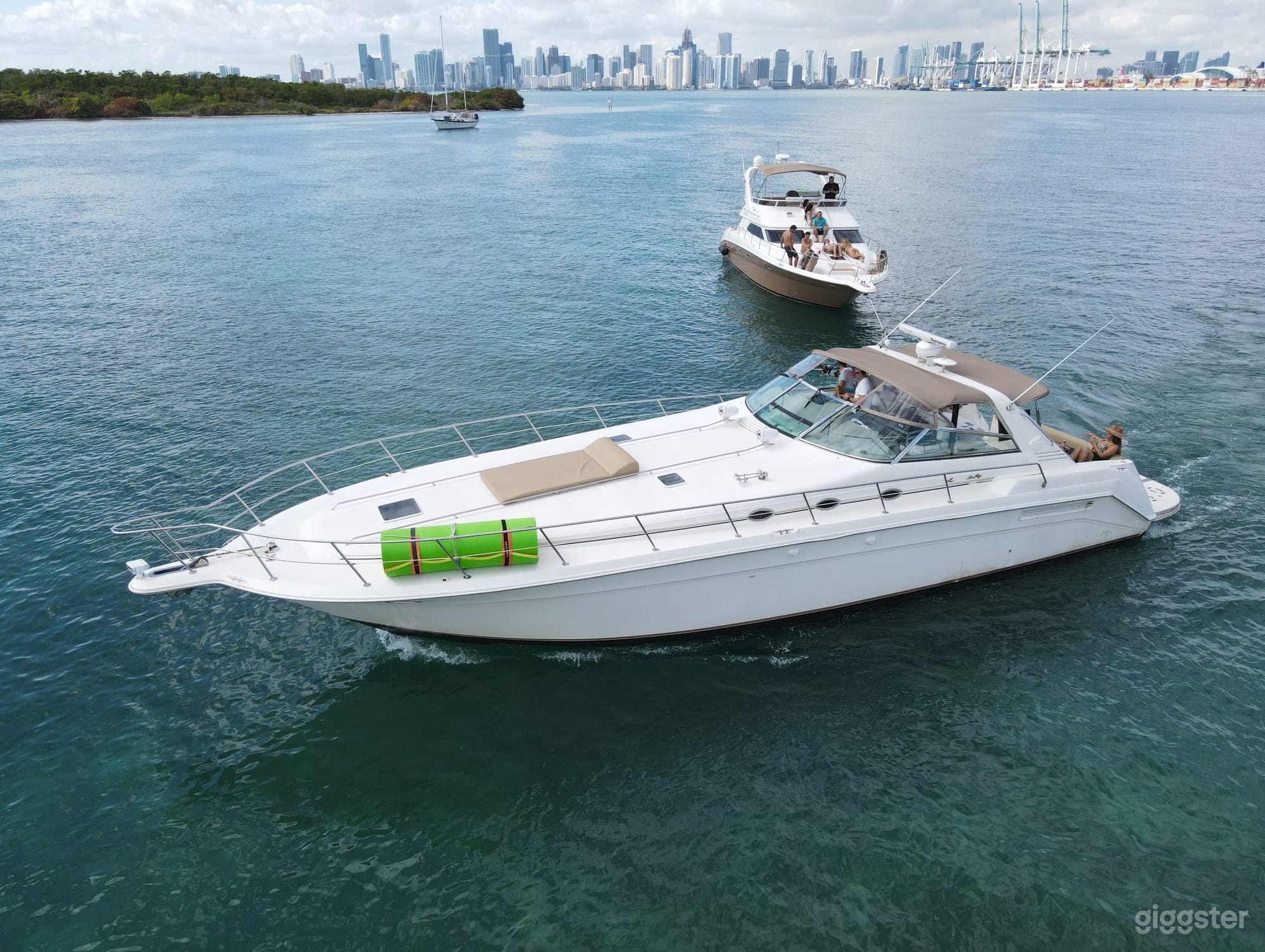 55' SEARAY (F) Yacht Photo 3