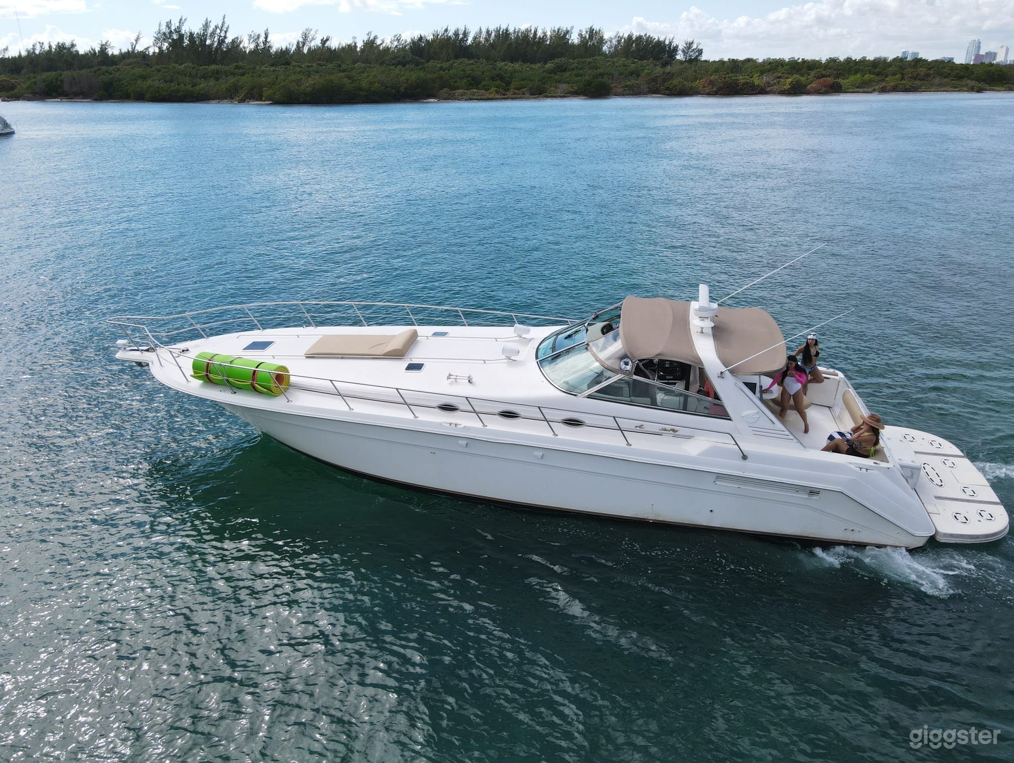 55' SEARAY (F) Yacht Photo 1